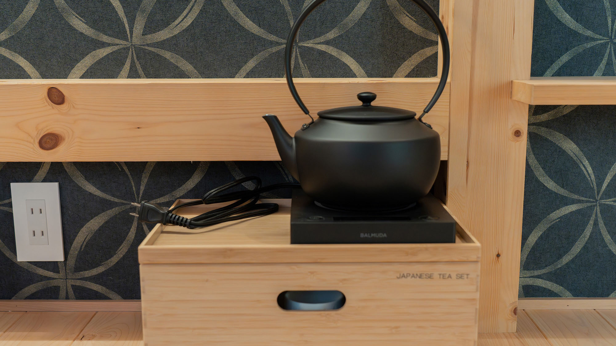 ・【3階/お茶セット】電気ポットを完備。おやすみ前に温かい飲み物でリラックスを
