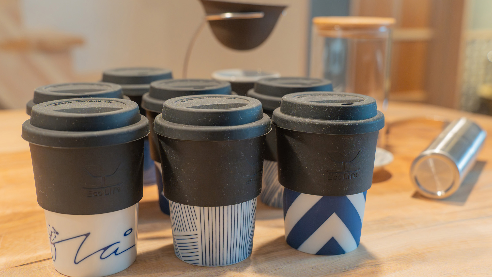 ・【1階/キッチン】持ち運び可能なコーヒーカップ。テラスで優雅なコーヒータイムを