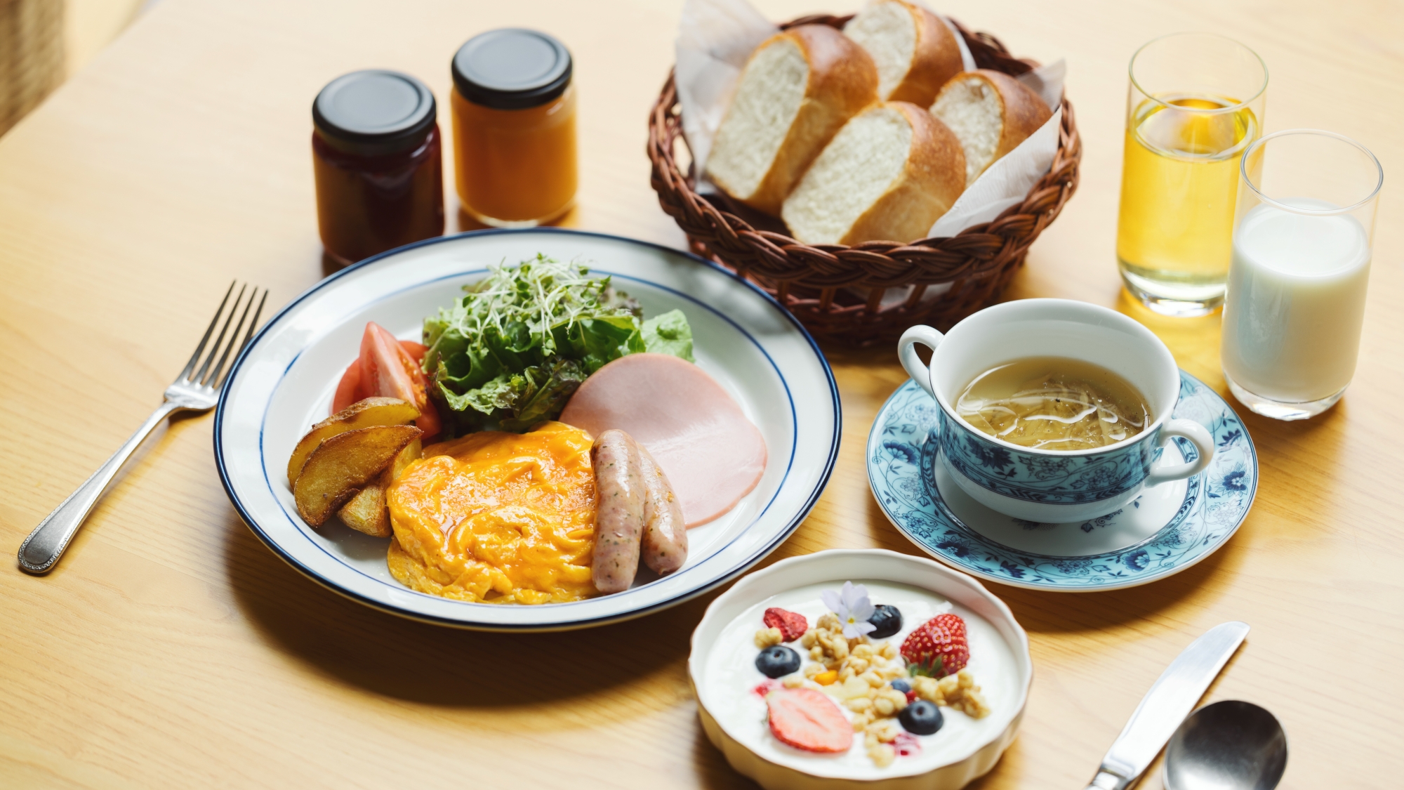 *朝食一例／「さわやかな1日をつくる」朝食です。