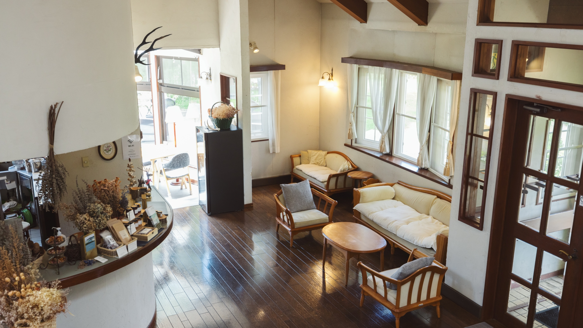 *【フロント】温かい雰囲気のフロントでお迎えいたします。