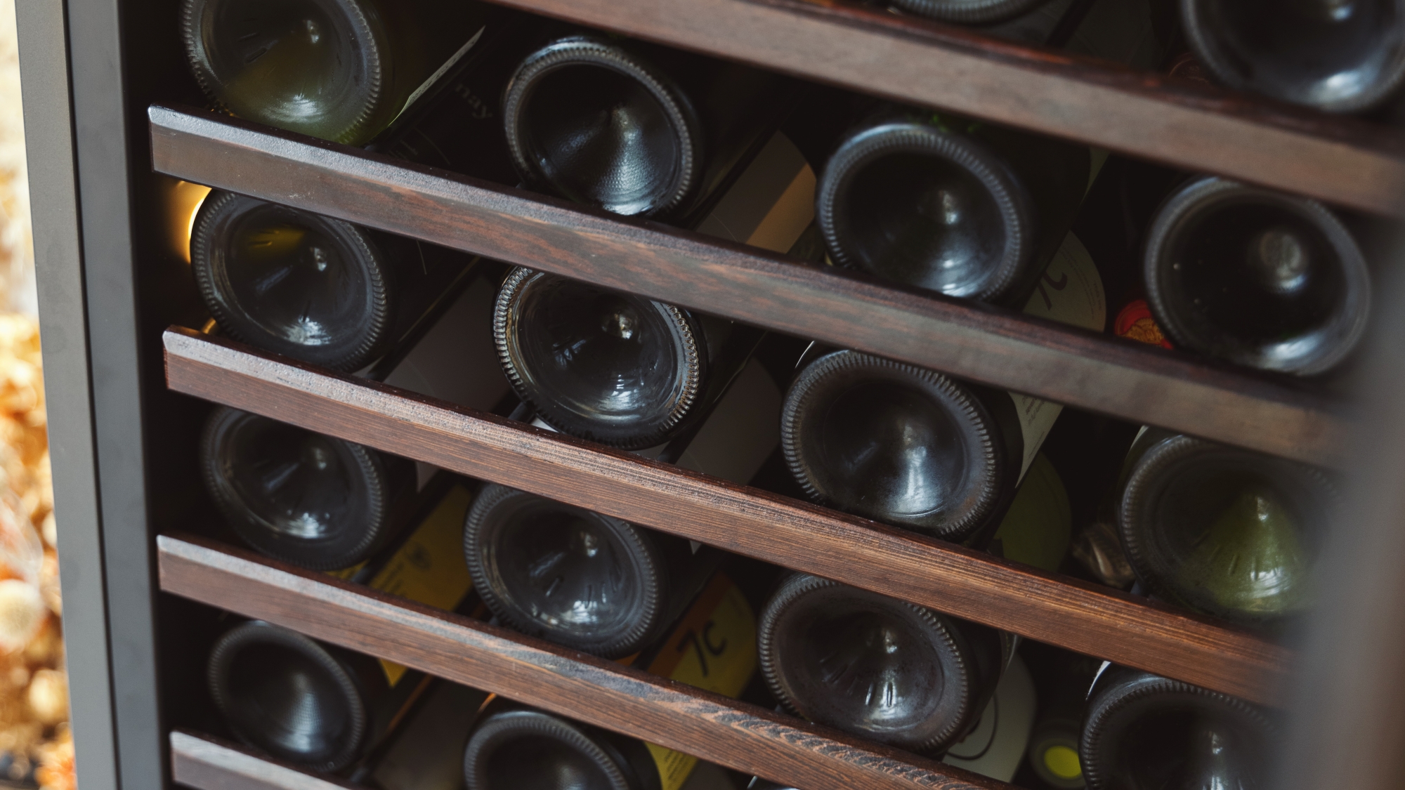 *ワイン各種／山梨・長野のワインを常時60～70種取り揃えています。