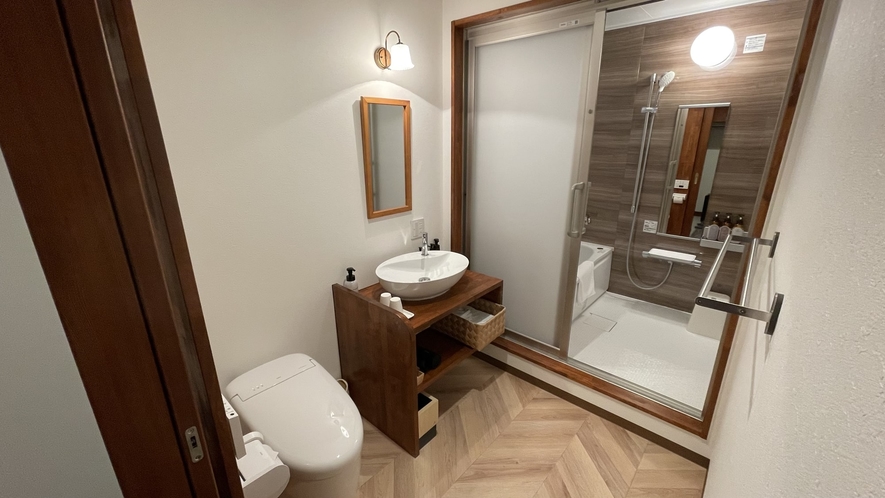 *部屋一例（独立バストイレ）／2022年に全室リニューアル！水回りも快適で広々ご利用いただけます。