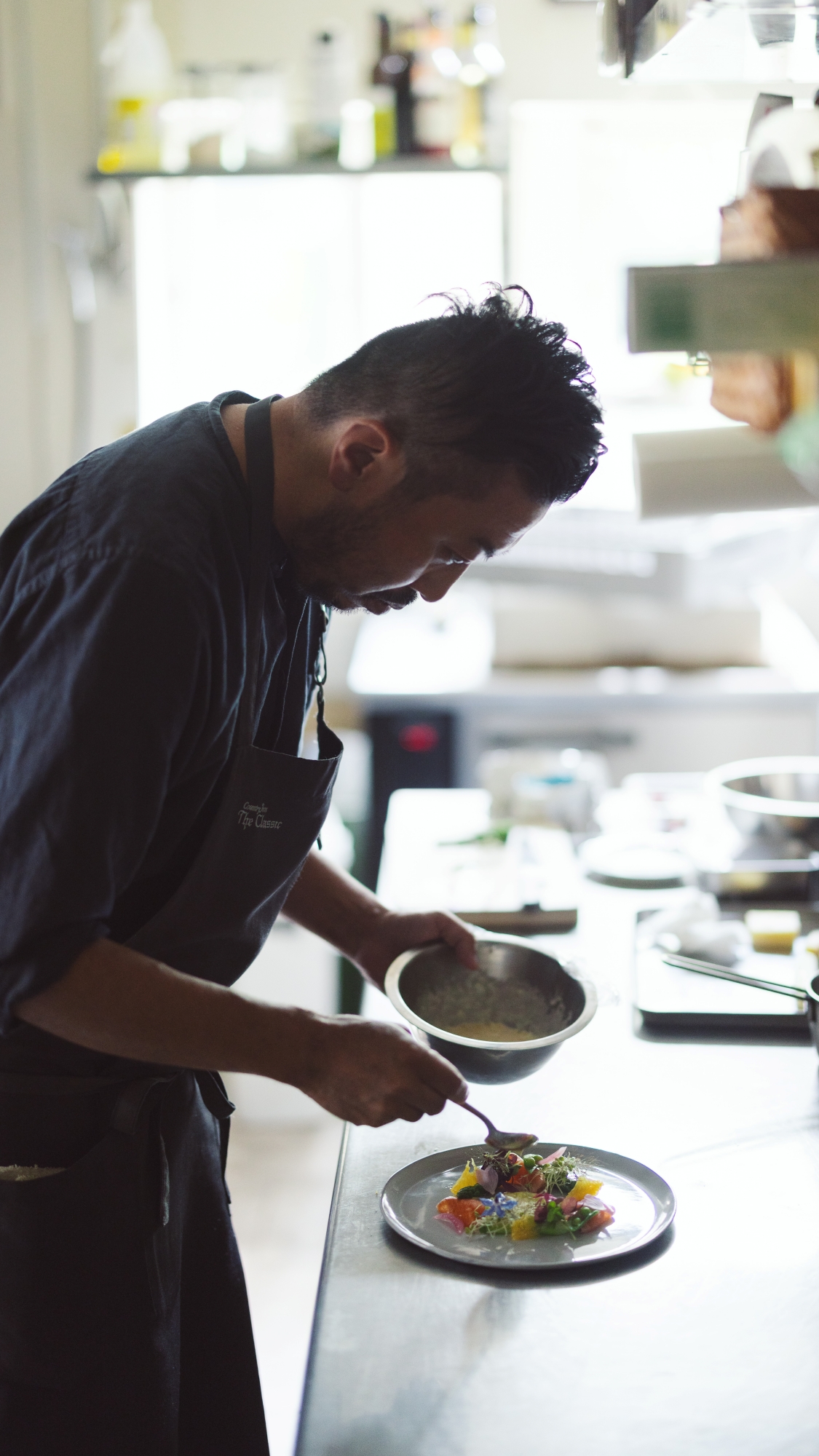 *調理の様子／シェフが自ら八ヶ岳・清里の食材の魅力を引き出す調理方法でご提供します。