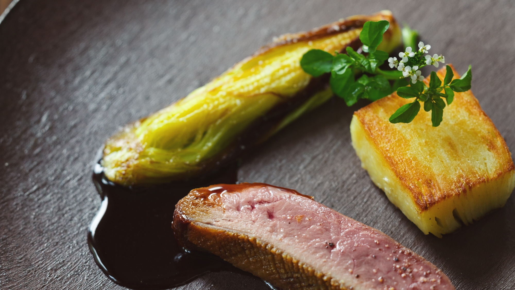 *夕食一例（肉料理）／甲州ワインビーフや富士桜ポーク、仏産鴨などをフレンチの技法でご提供いたします。