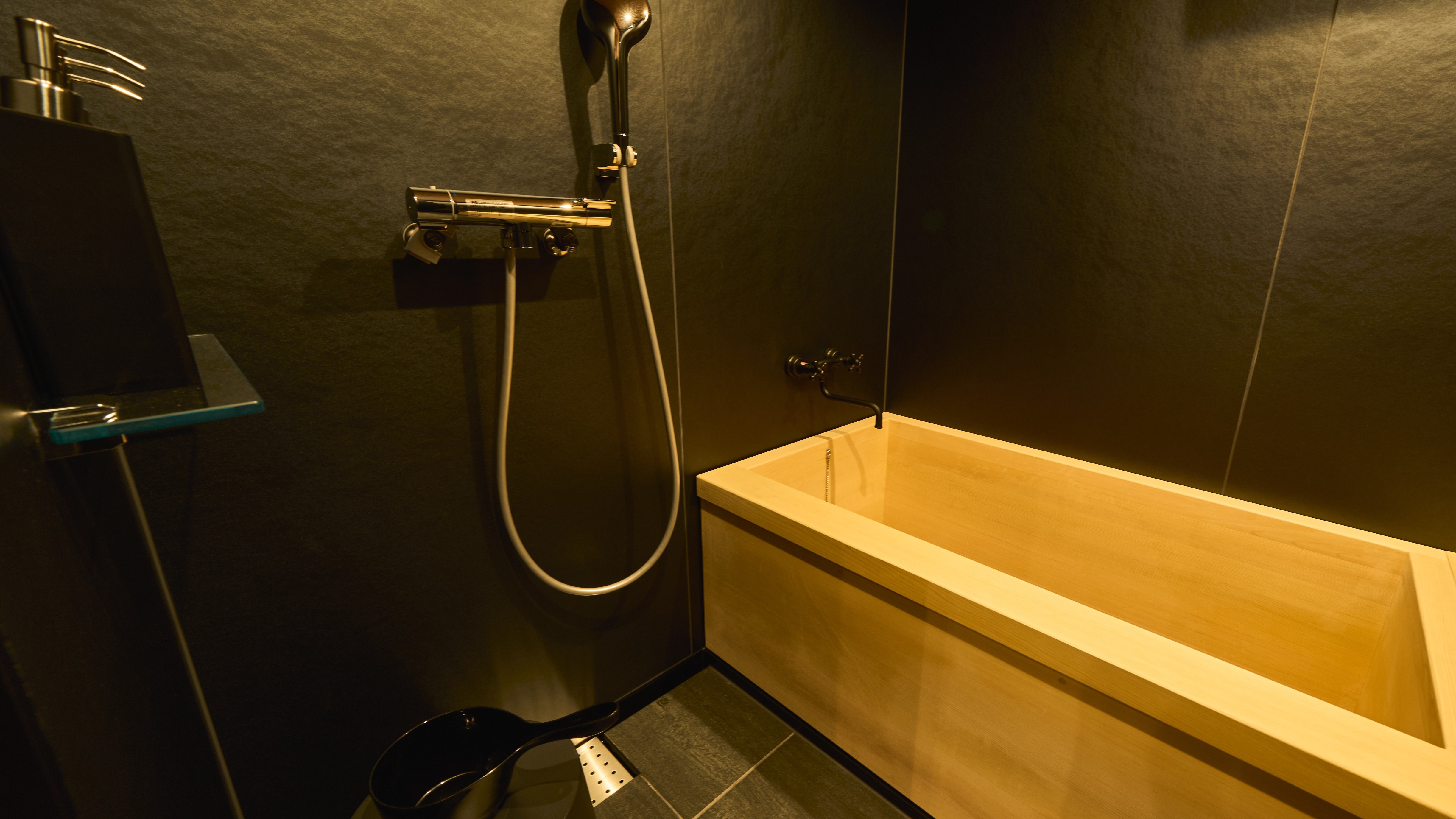 当館こだわりの檜風呂