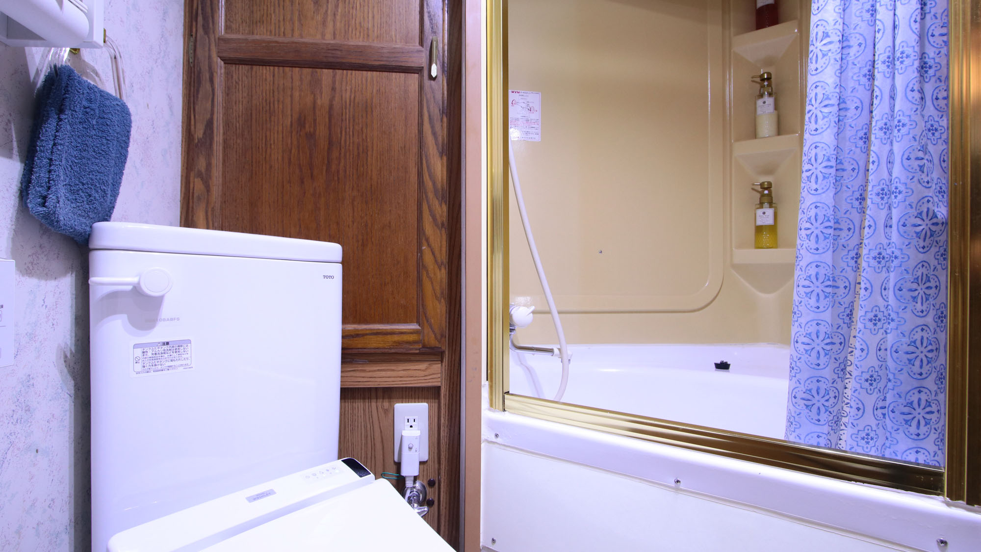 ダブルベッド＋ソファベッドの客室のシャワー＆トイレ一体型の水回りで、コンパクトに快適※海エリア*
