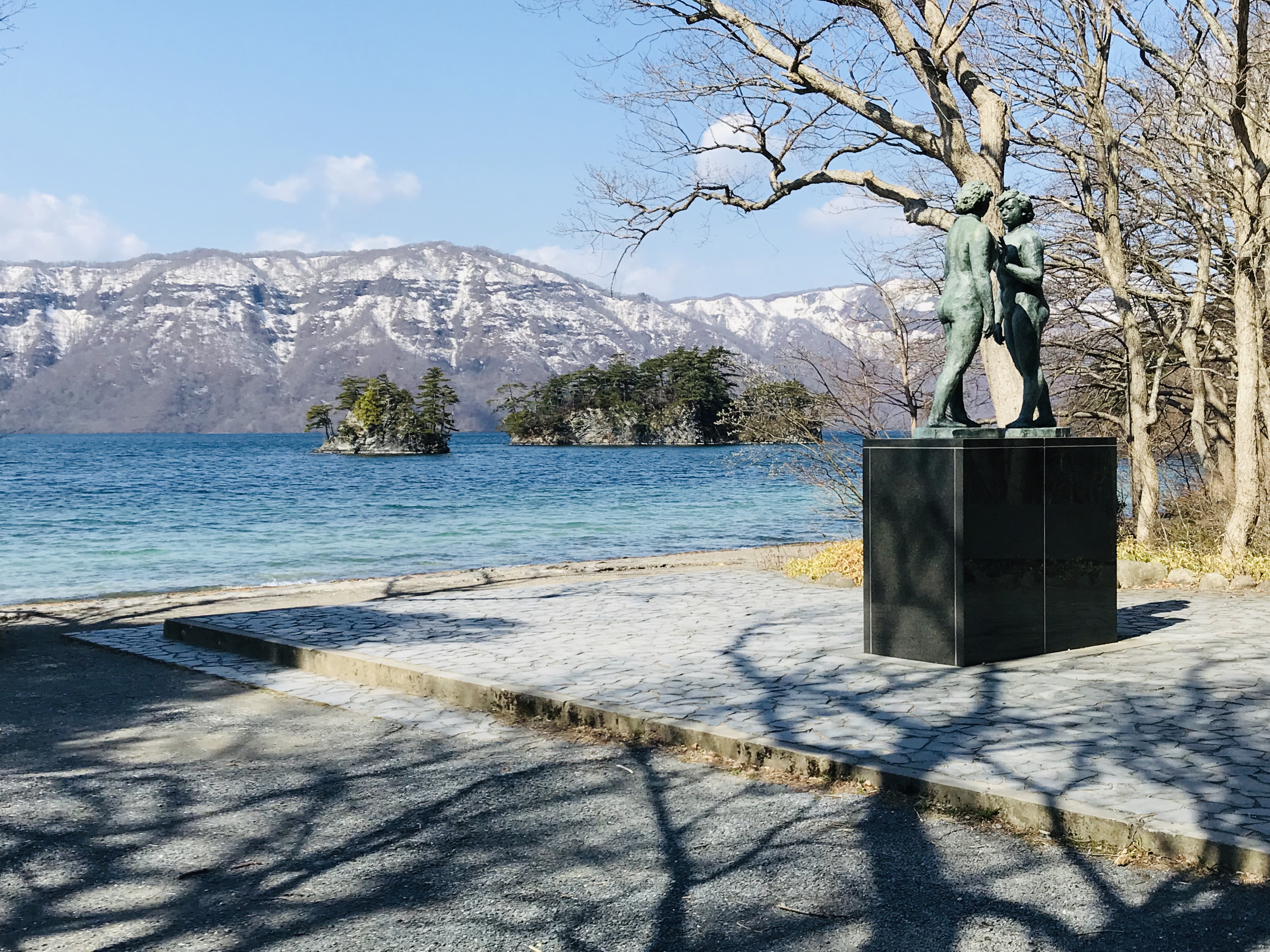 春の十和田湖