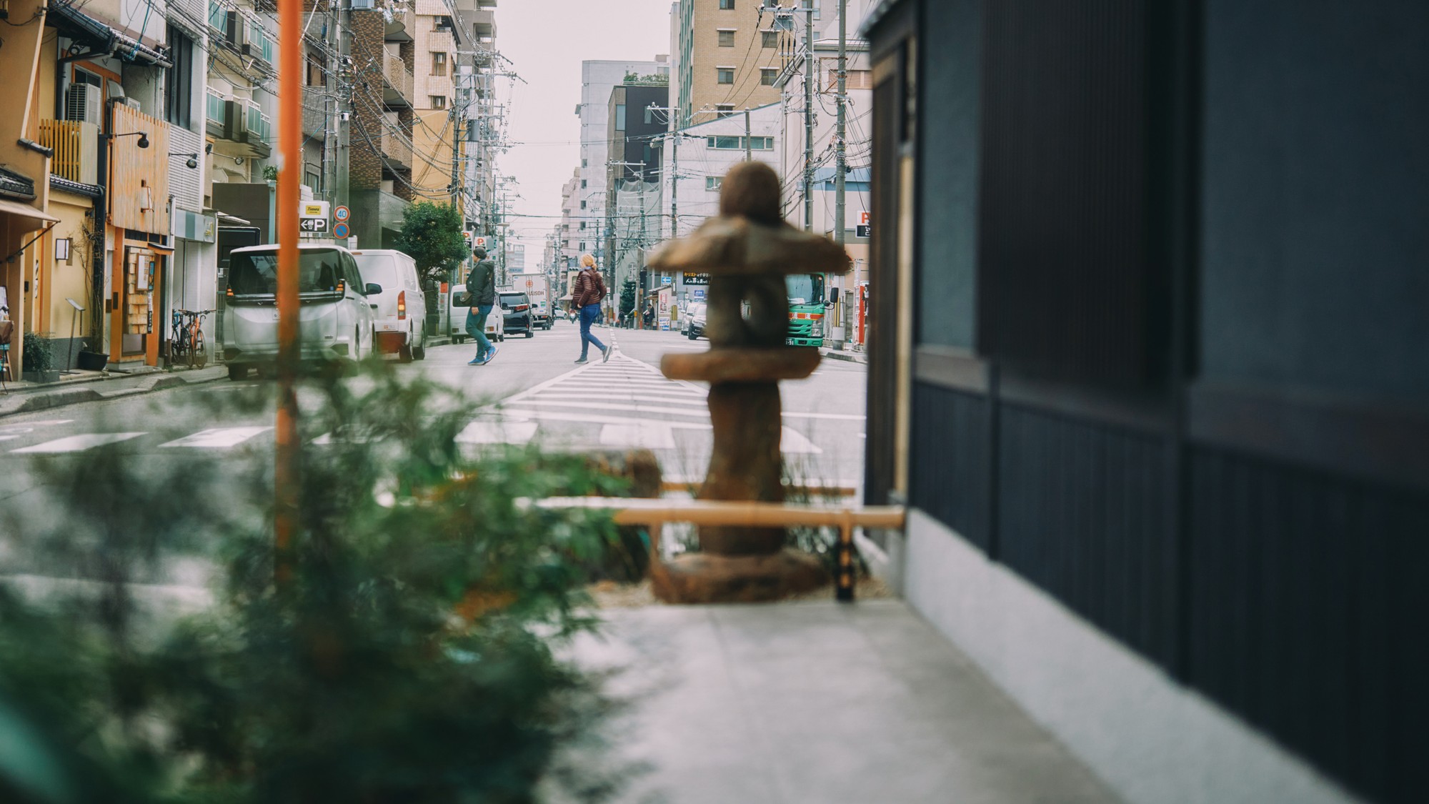 路地に入れば出会う京都らしい情緒ある街並み