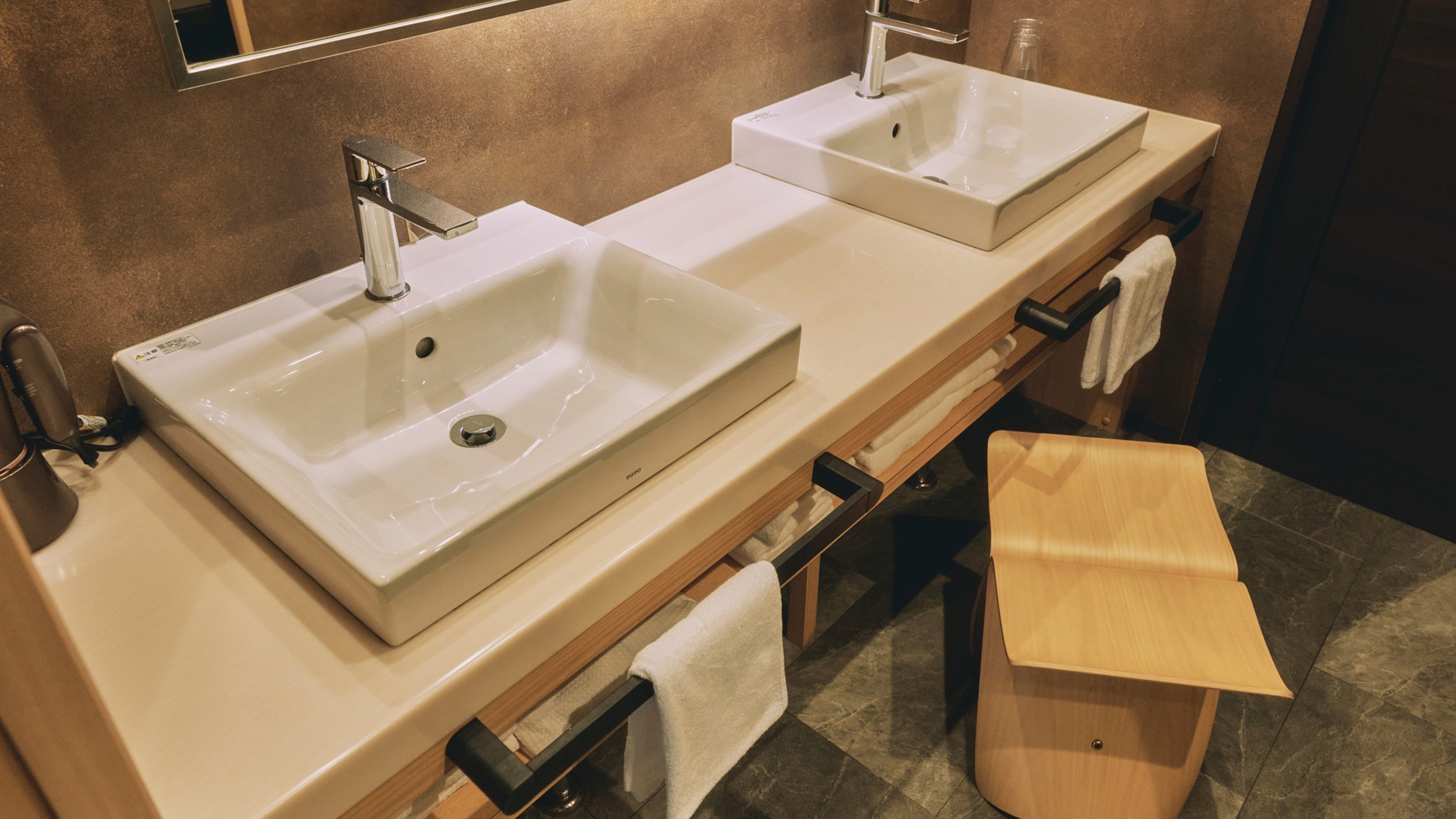 ＜雅樂スイート＞洗面2台で朝の支度もスムーズ