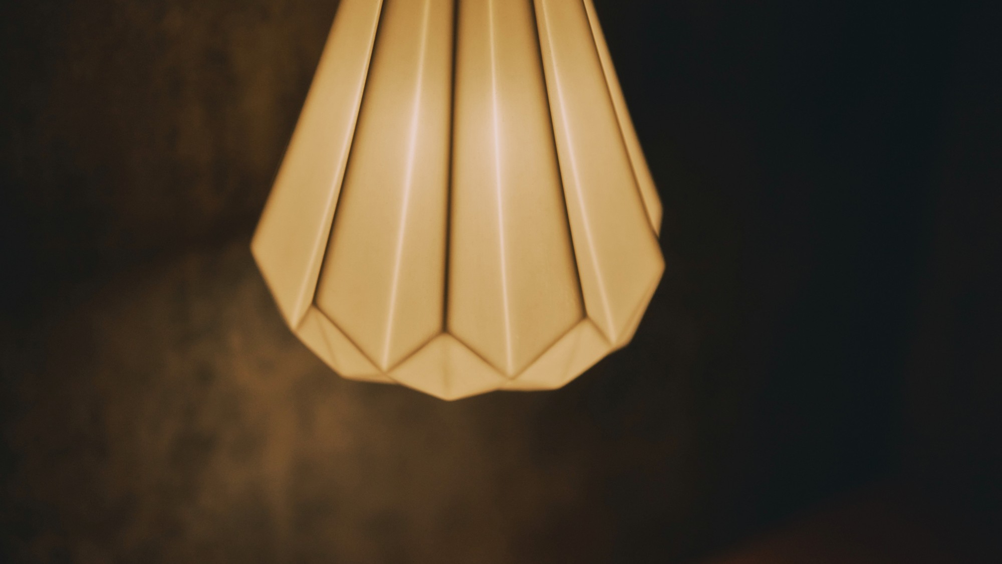 ＜スイートルーム＞やわらかな灯りに包まれる落ち着いた空間