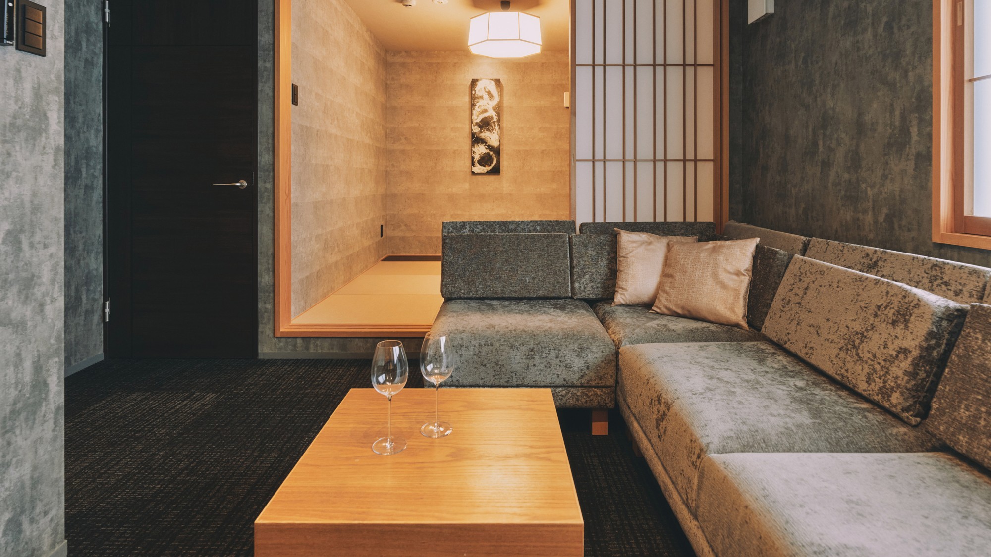 ＜ジュニアスイート＞広いリビングで一緒に寛げるゆとりある空間