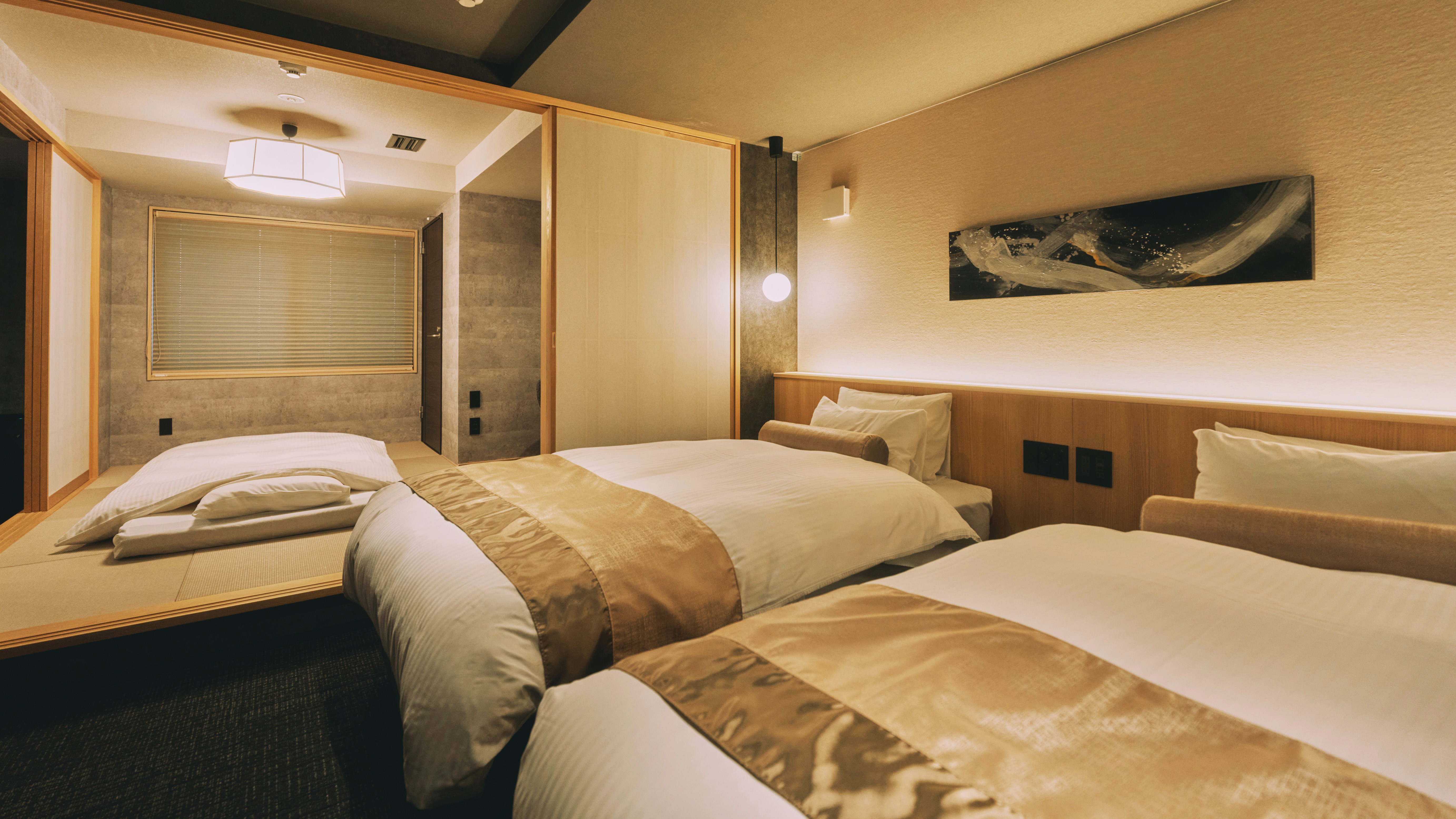 ＜雅樂スイート＞落ち着いた照明の上質なベッドルーム