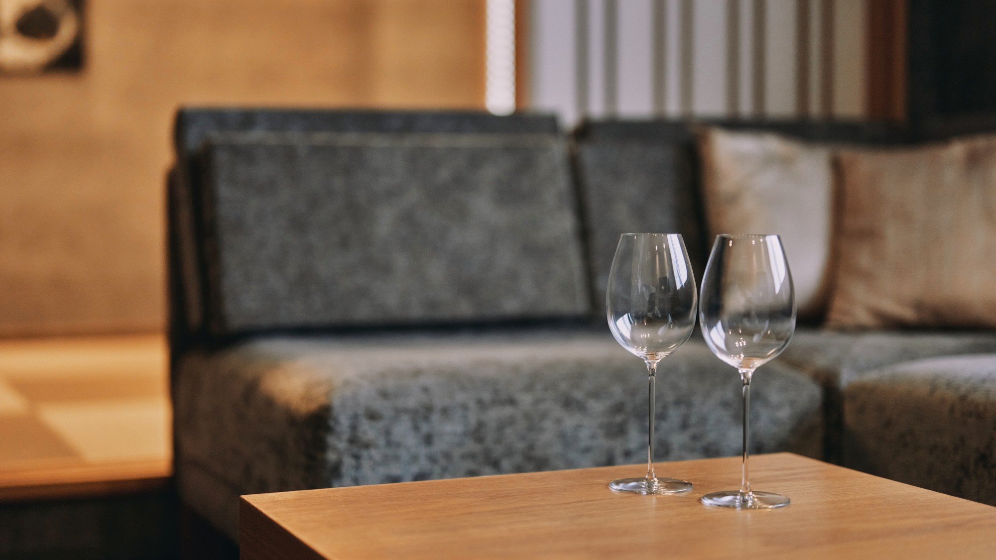 ＜ジュニアスイート＞会話を楽しめる落ち着いたリビング空間