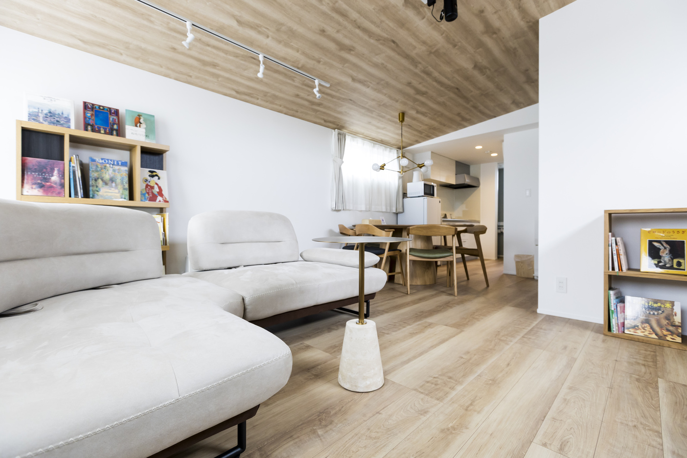 【BookHouse】高崎駅近、新築一棟貸、本を楽しむ隠れ家