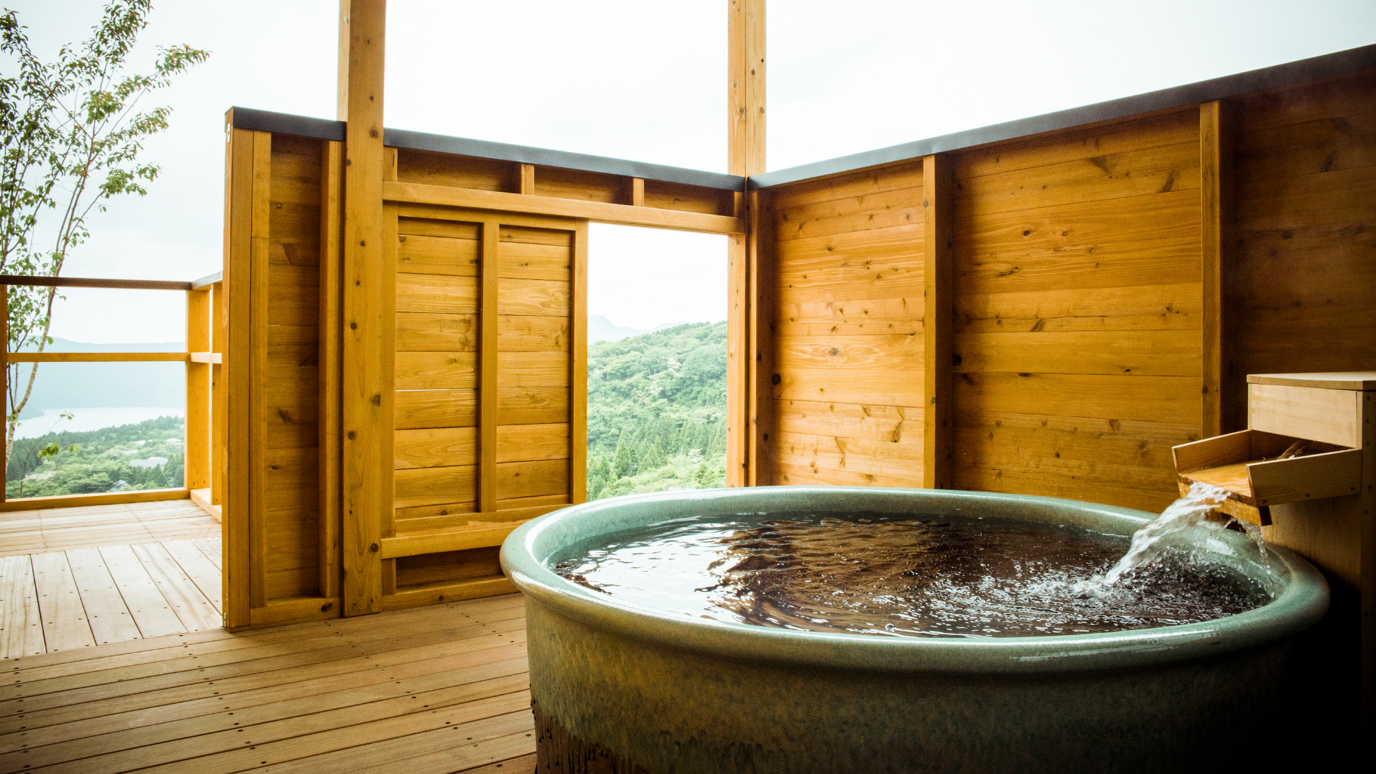 【全棟客室露天温泉付】芦ノ湖と山々の全景を眺めながら浸かる天然温泉