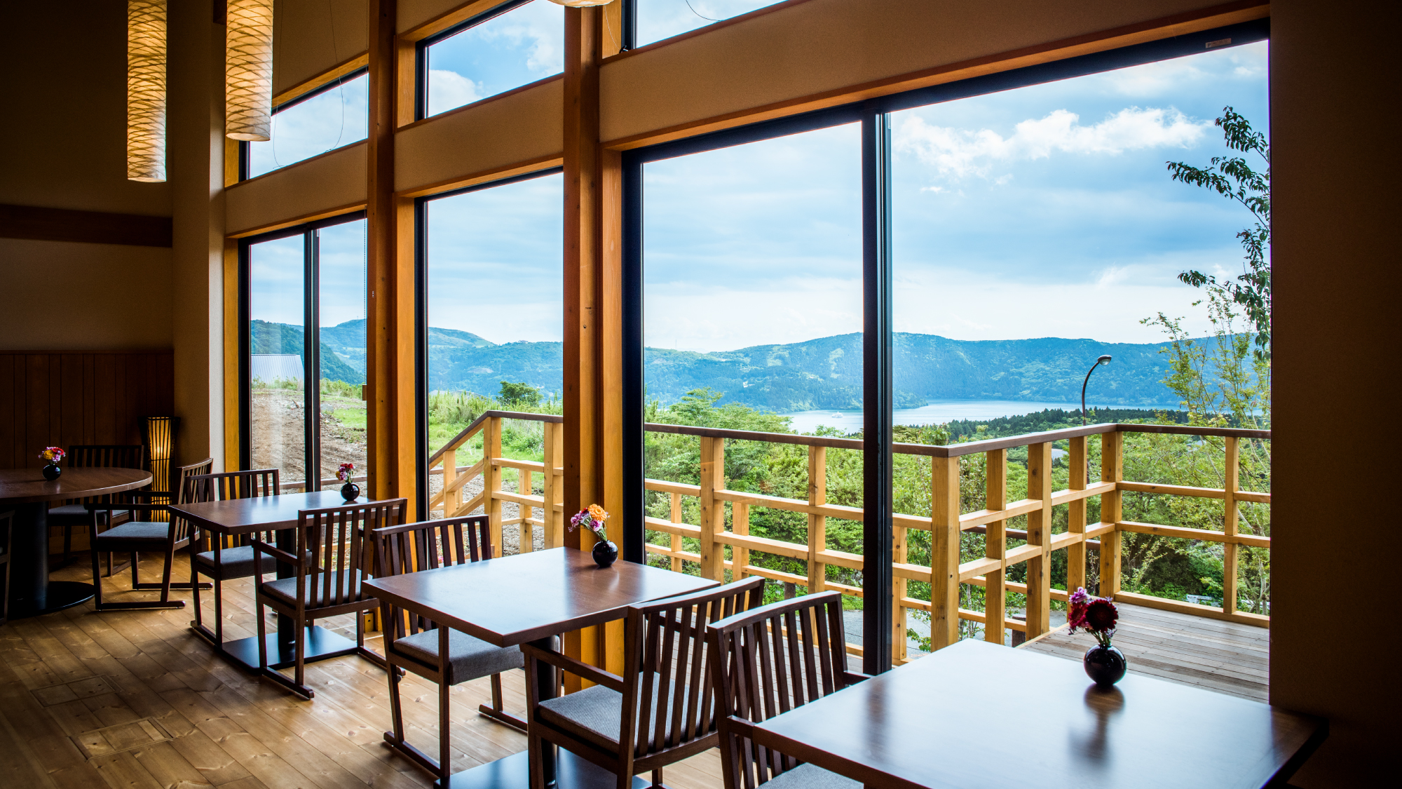 【レストラン】相模湾から揚がる新鮮な魚介や旬の山麓野菜の数々をご用意