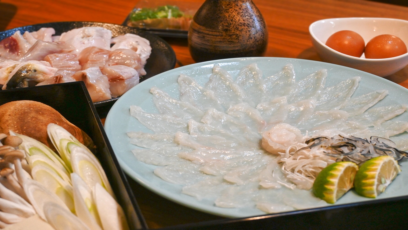 【九州在住者限定】由布院の絶景を愉しむ〜お部屋食で味わう、とらふぐ贅沢コース〜