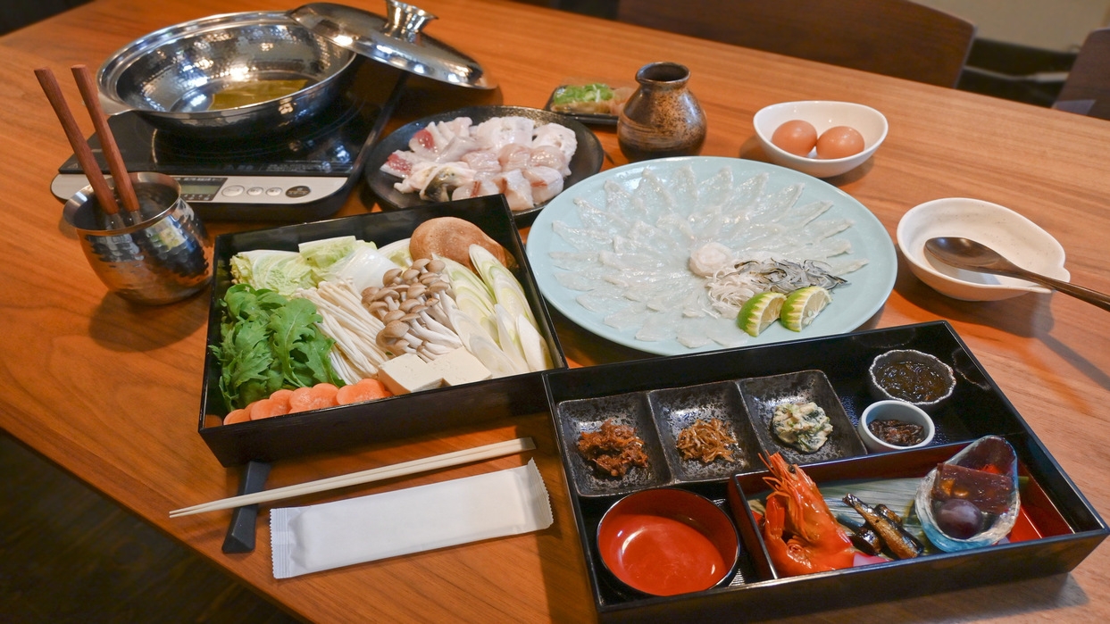 【九州在住者限定】由布院の絶景を愉しむ〜お部屋食で味わう、とらふぐ贅沢コース〜