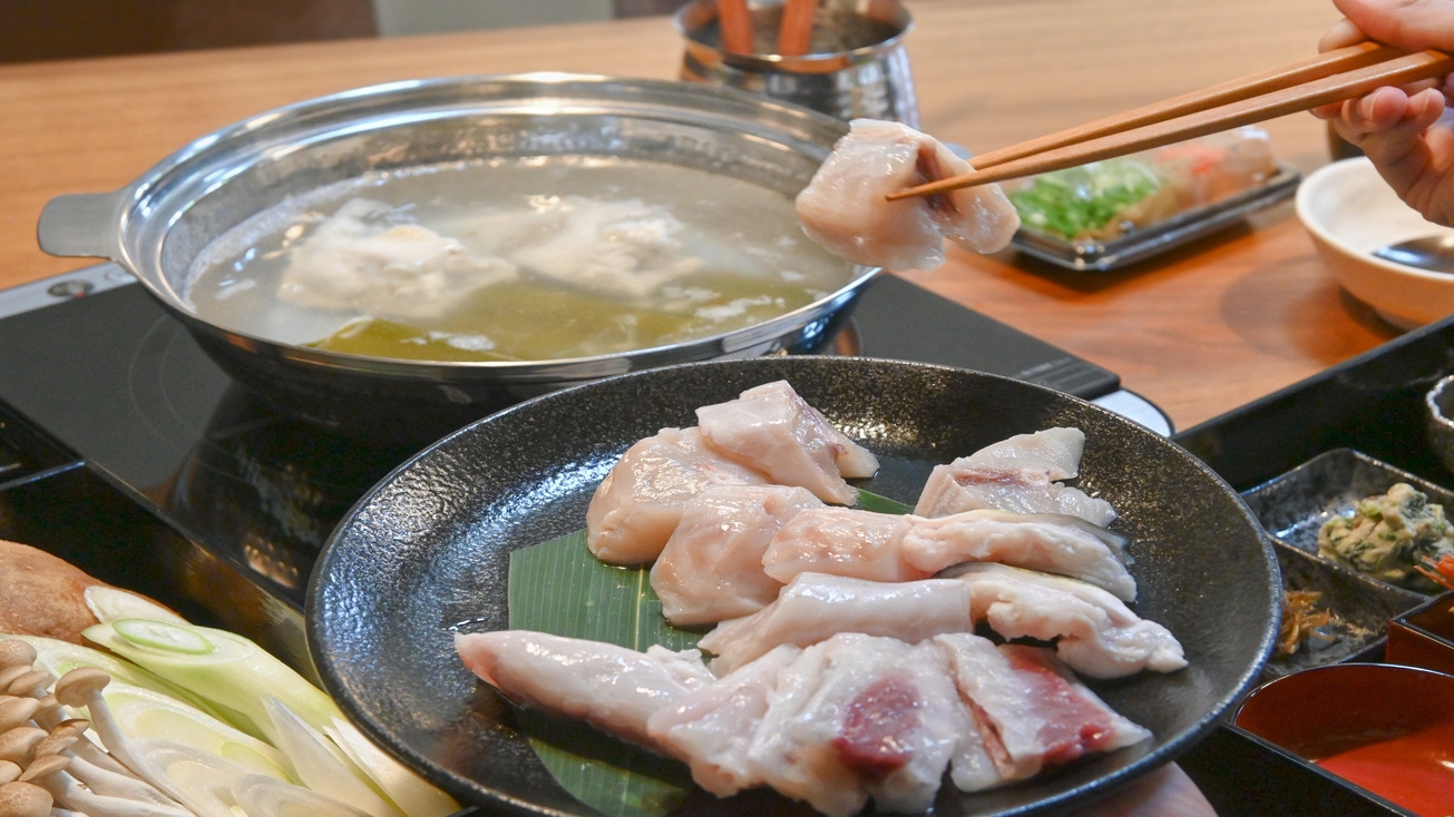 【九州在住者限定】由布院の絶景を愉しむ〜お部屋食で味わう、とらふぐ贅沢コース〜