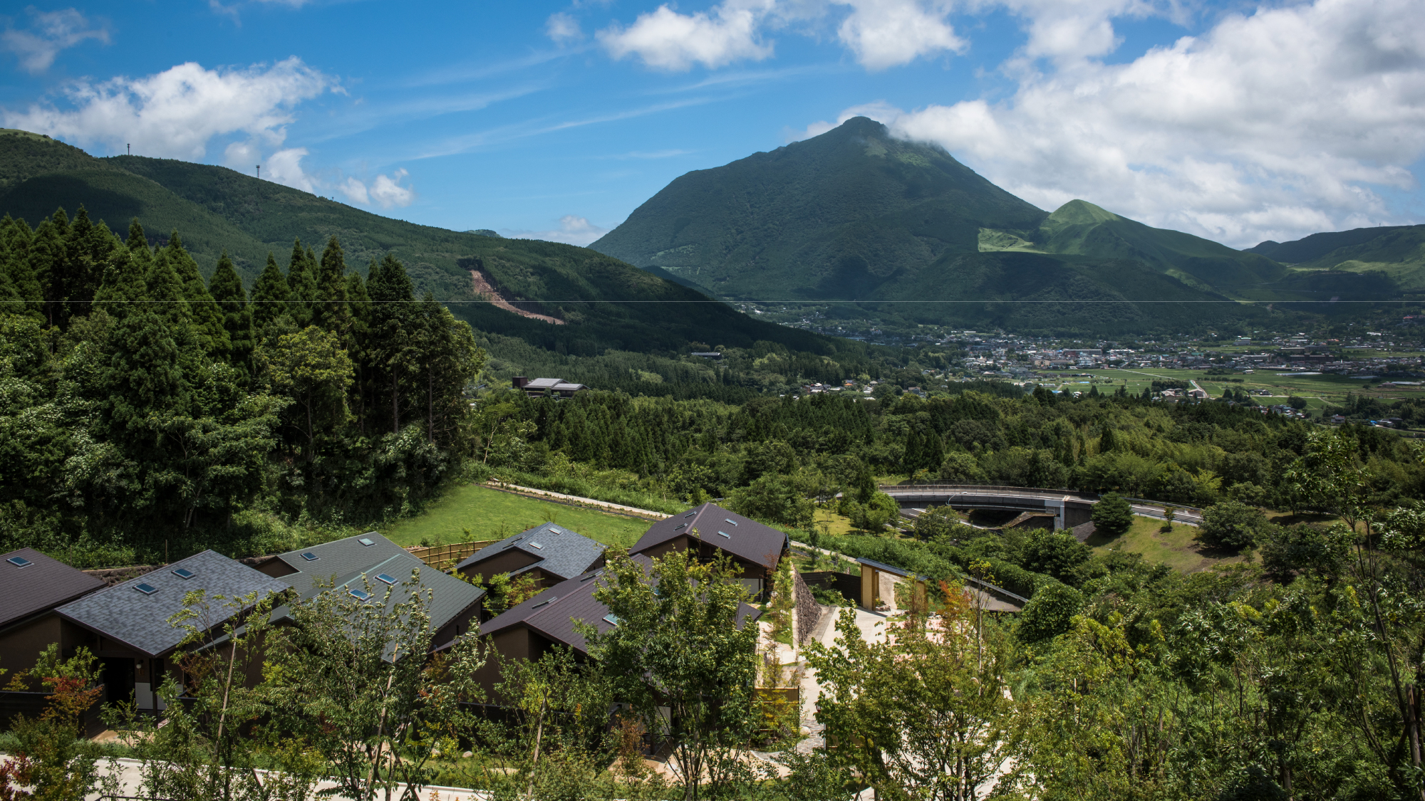 由布岳の麓に広がる豊かな自然の中に佇むプライベートリゾート