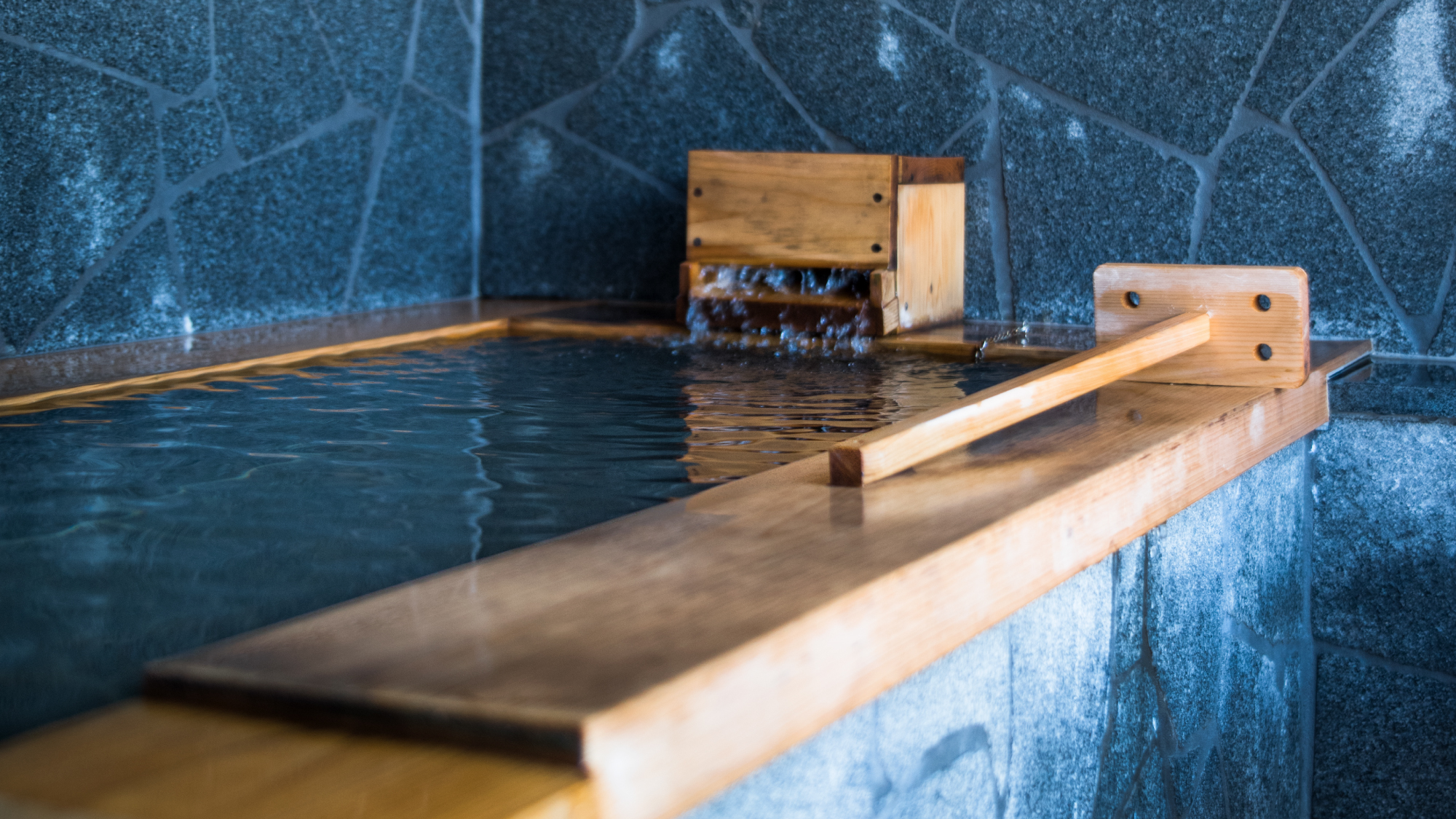 【全棟客室温泉付】露天風呂と内湯の2種のプライベート天然温泉をお楽しみいただけます