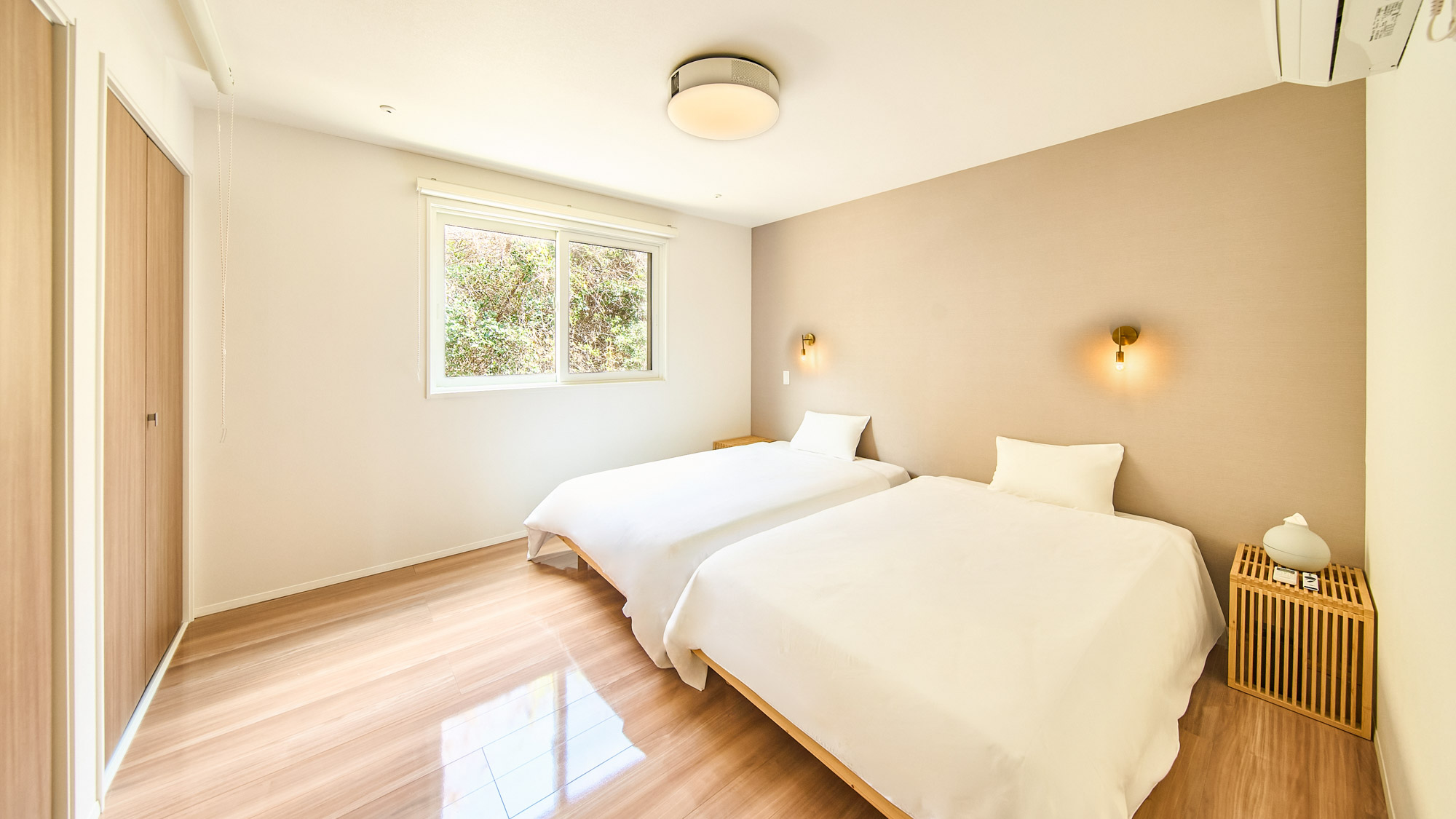  ベッドルーム：セミダブルベッド2台