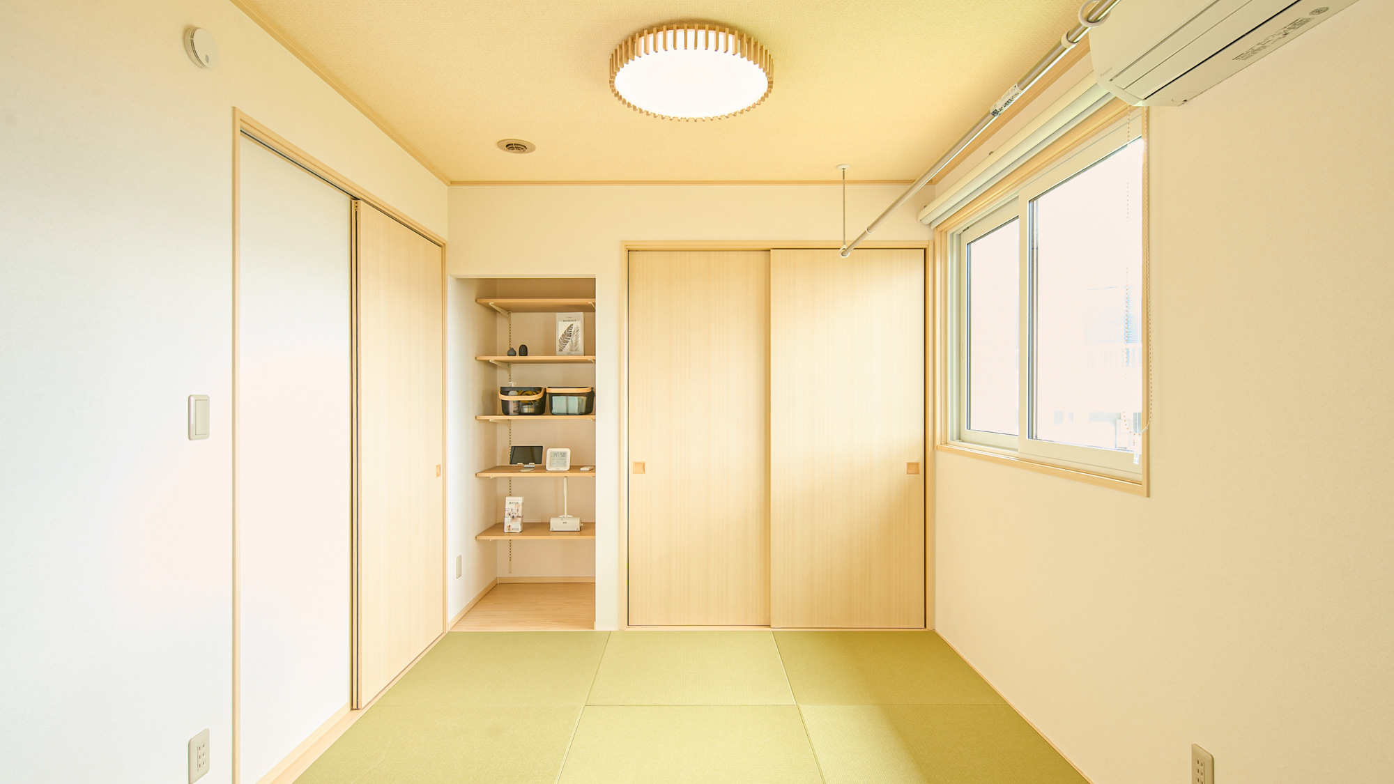 和室：畳でのびのびとくつろぐことができます。