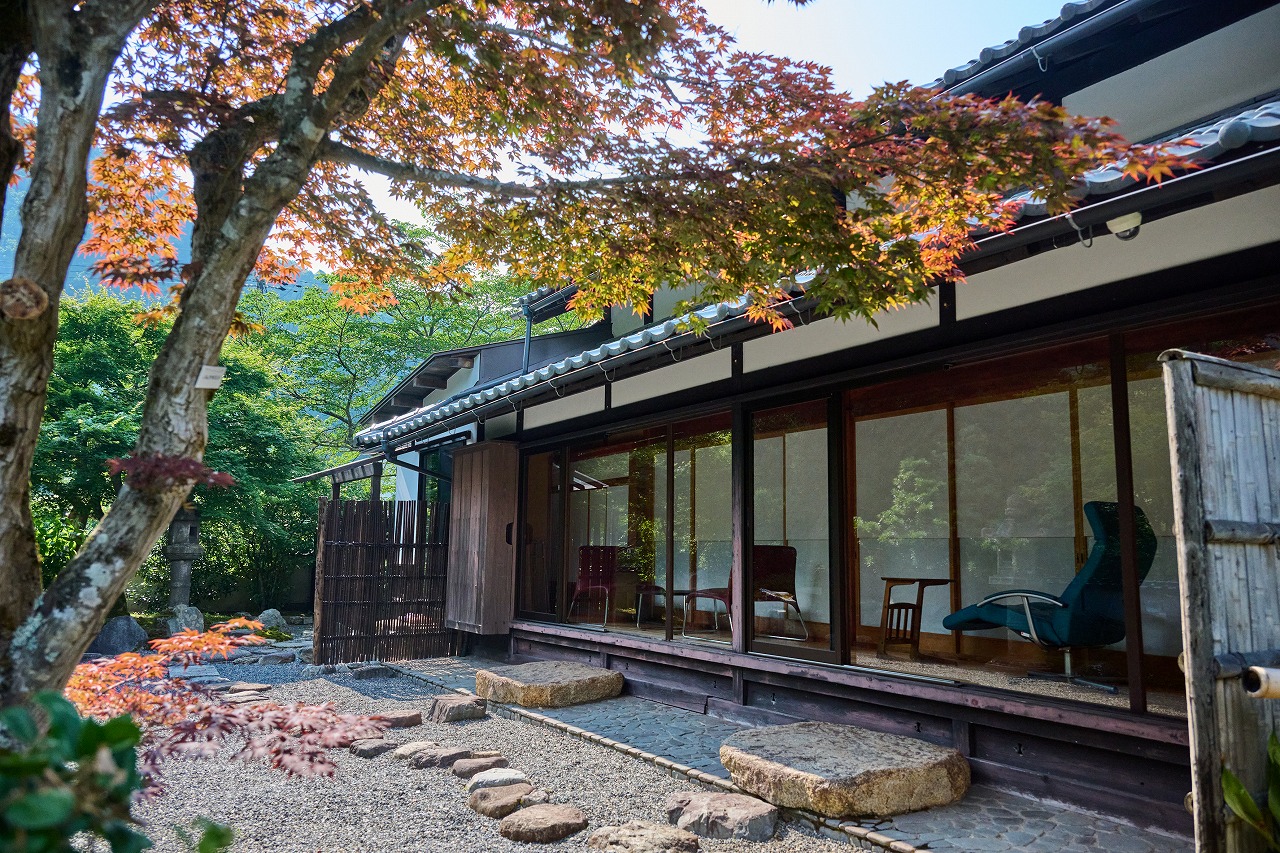 ミヤマテラス本館　南側庭