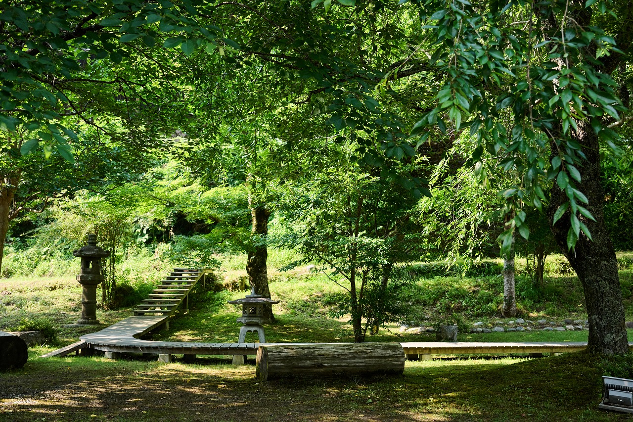 ミヤマテラス本館　北側庭