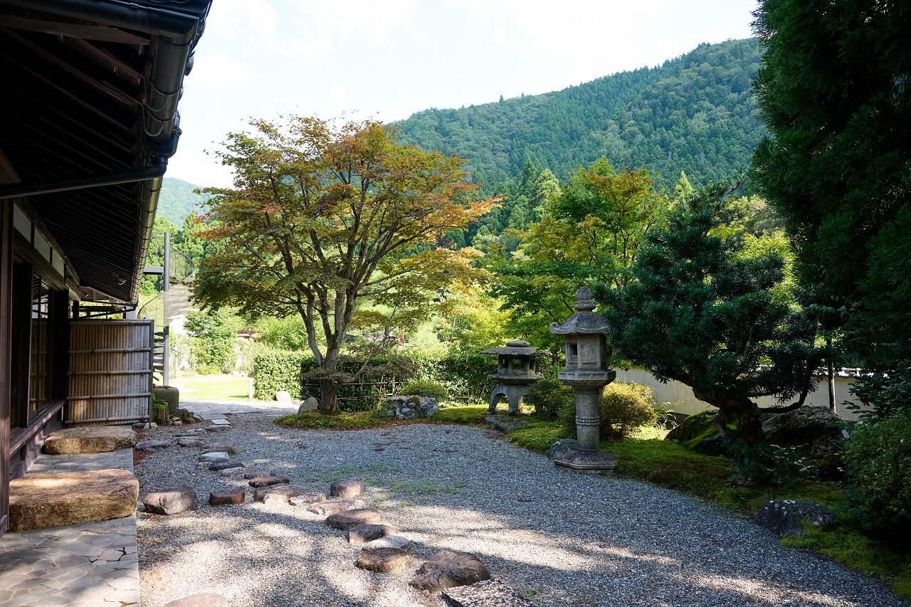 ミヤマテラス本館　南側庭