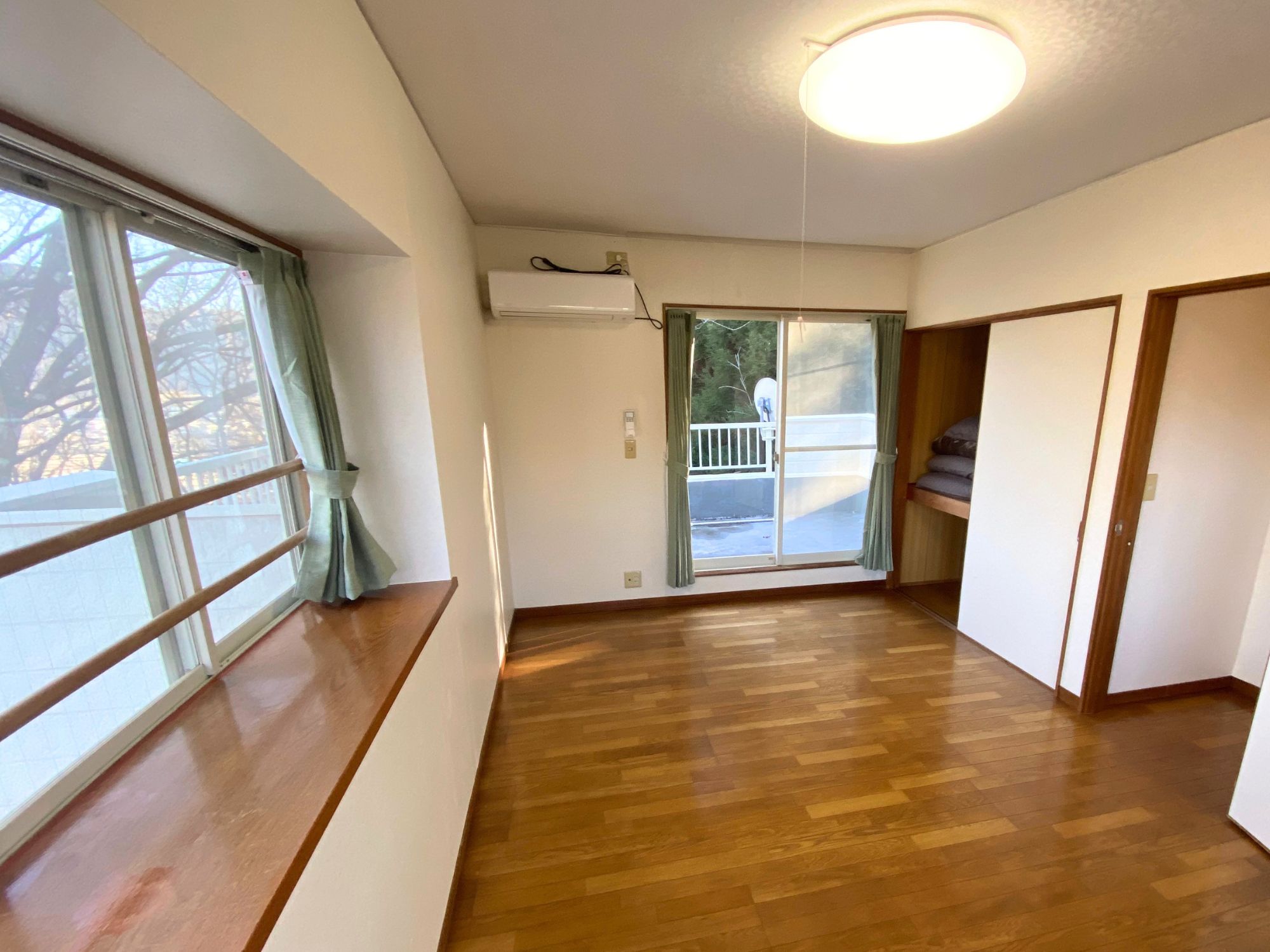 広々とした洋室で快適にお休みいただけます