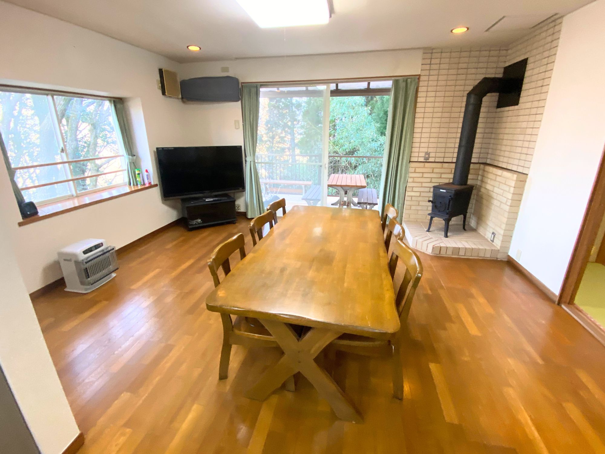 広々としたリビングでゆったりお過ごしいただけます