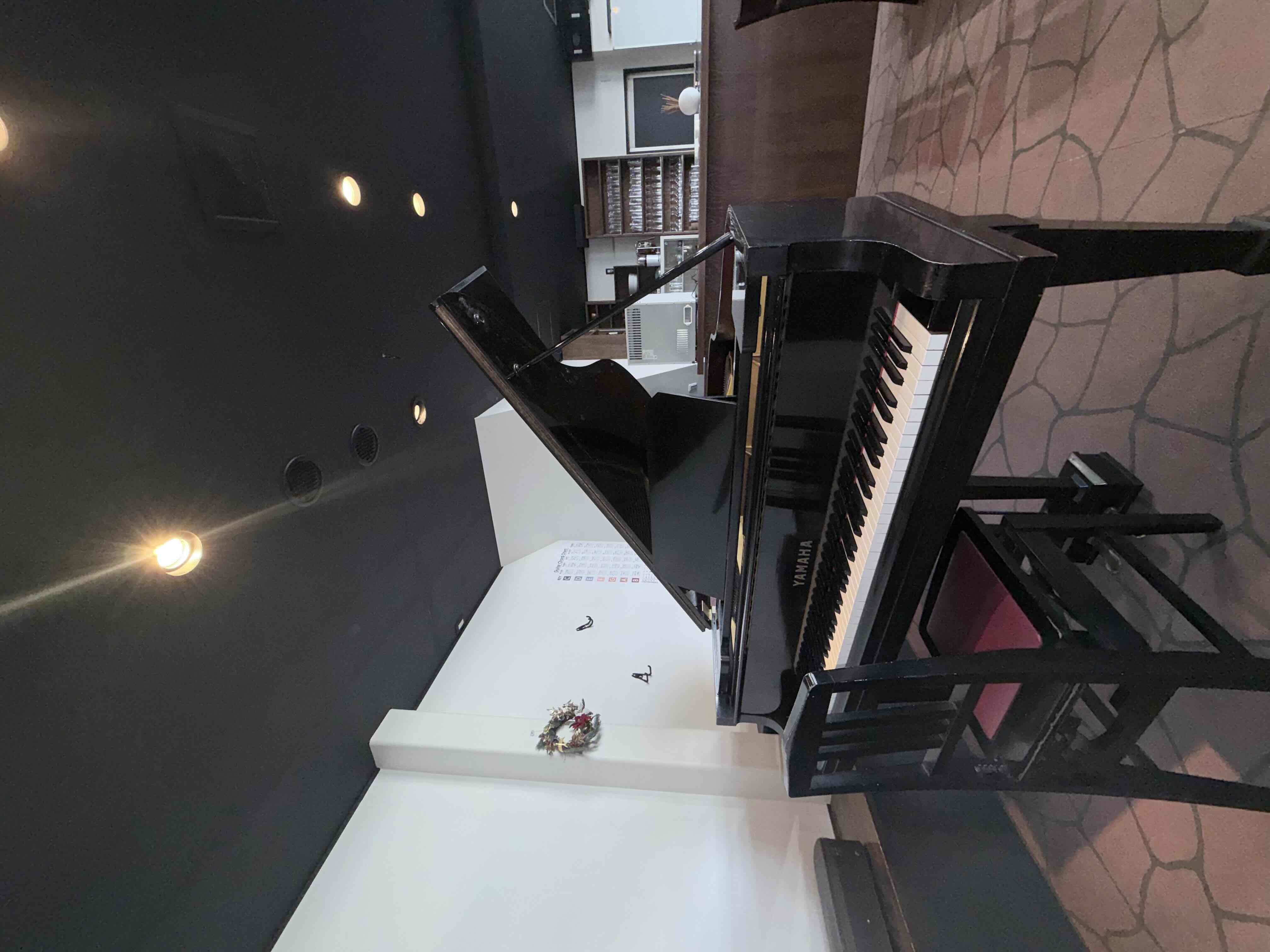 グランドピアノ