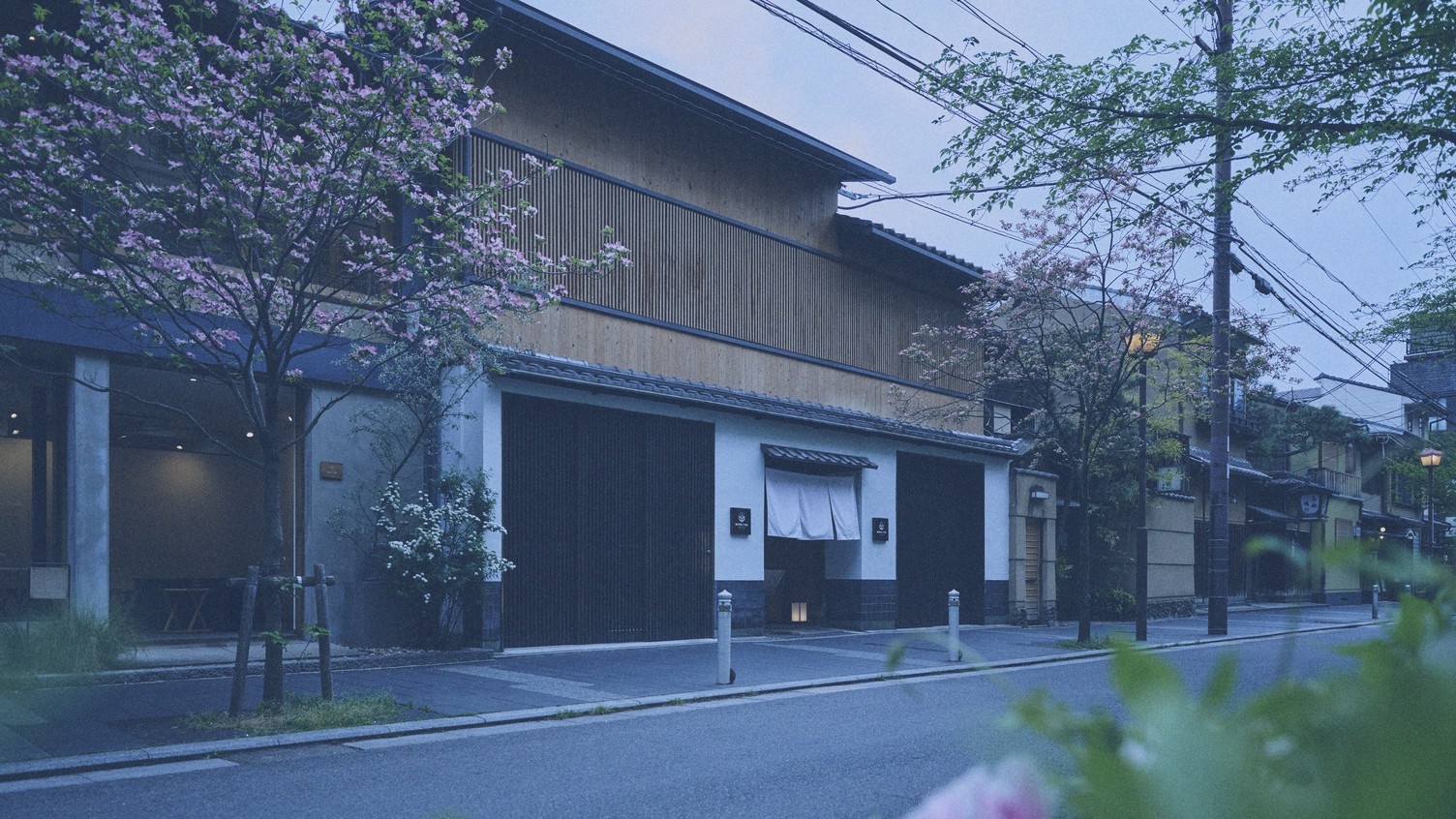 【素泊まり】まだ知られざる京都の魅力を満喫｜鴨川沿いに建つ歴史建築でシンプルステイ
