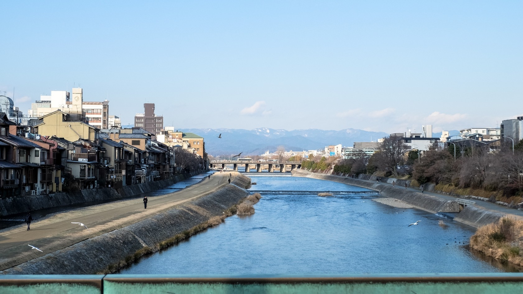 【素泊まり】まだ知られざる京都の魅力を満喫｜鴨川沿いに建つ歴史建築でシンプルステイ