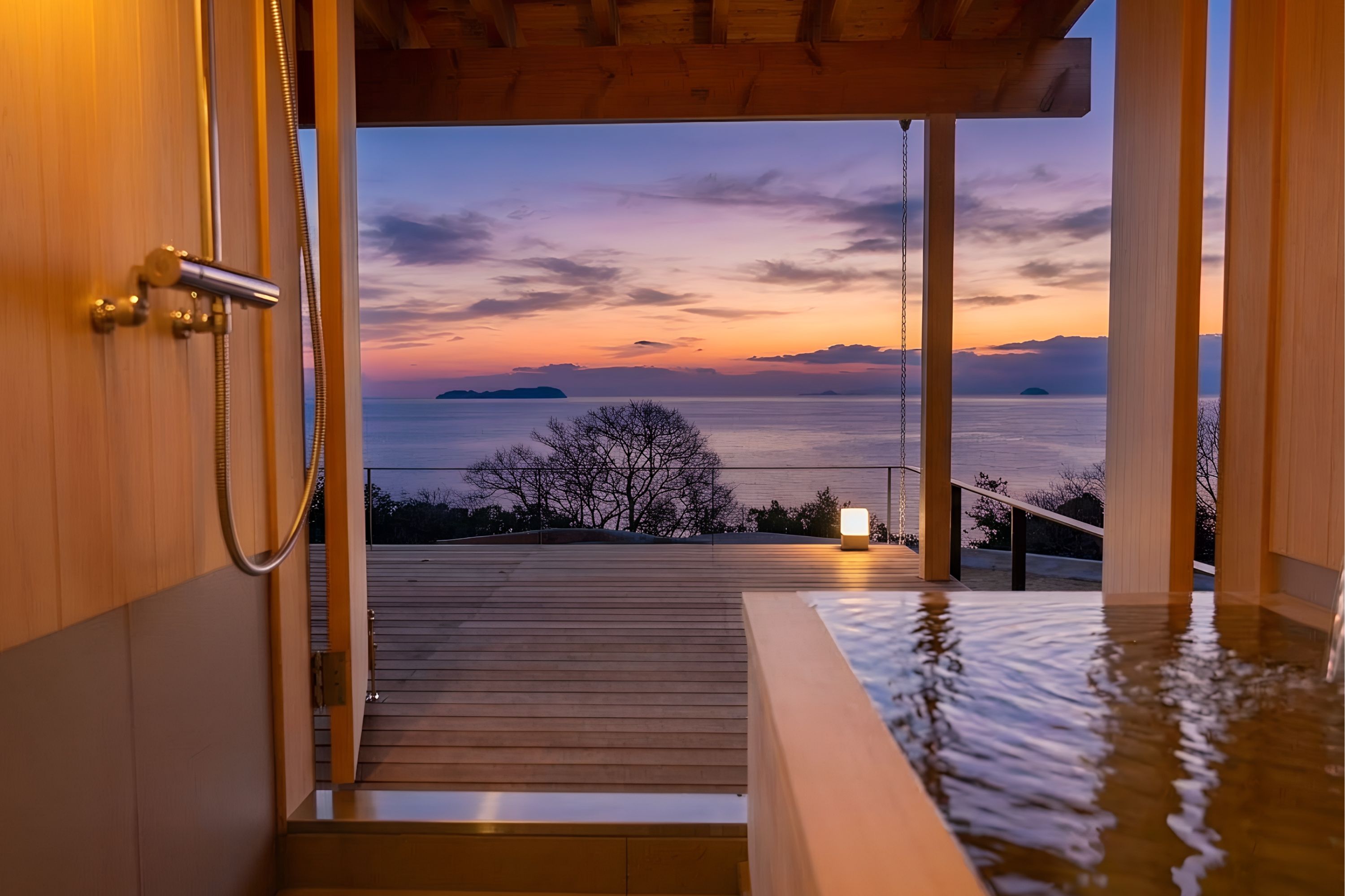 夕方　浴室　紫