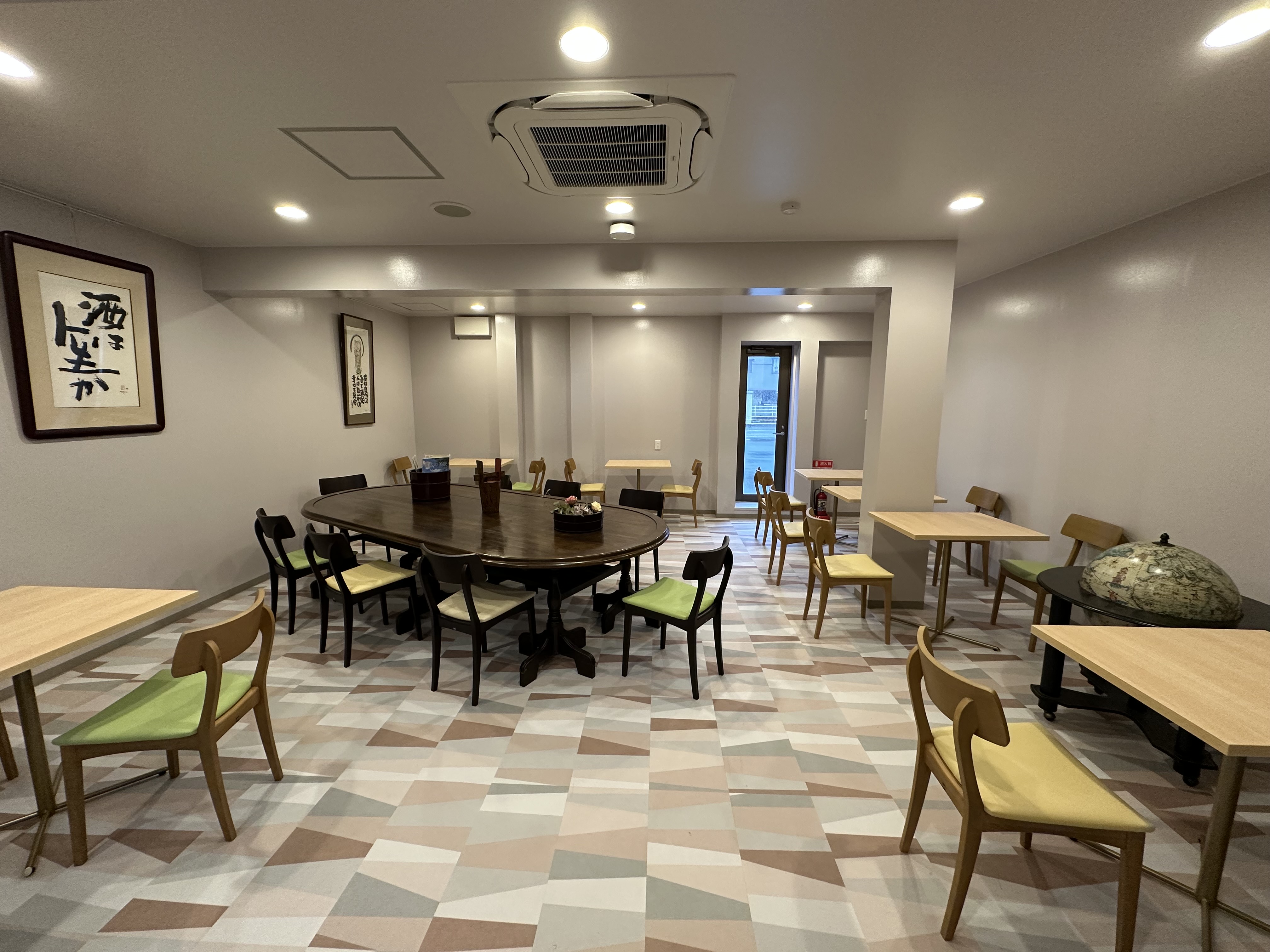 ラウンジ