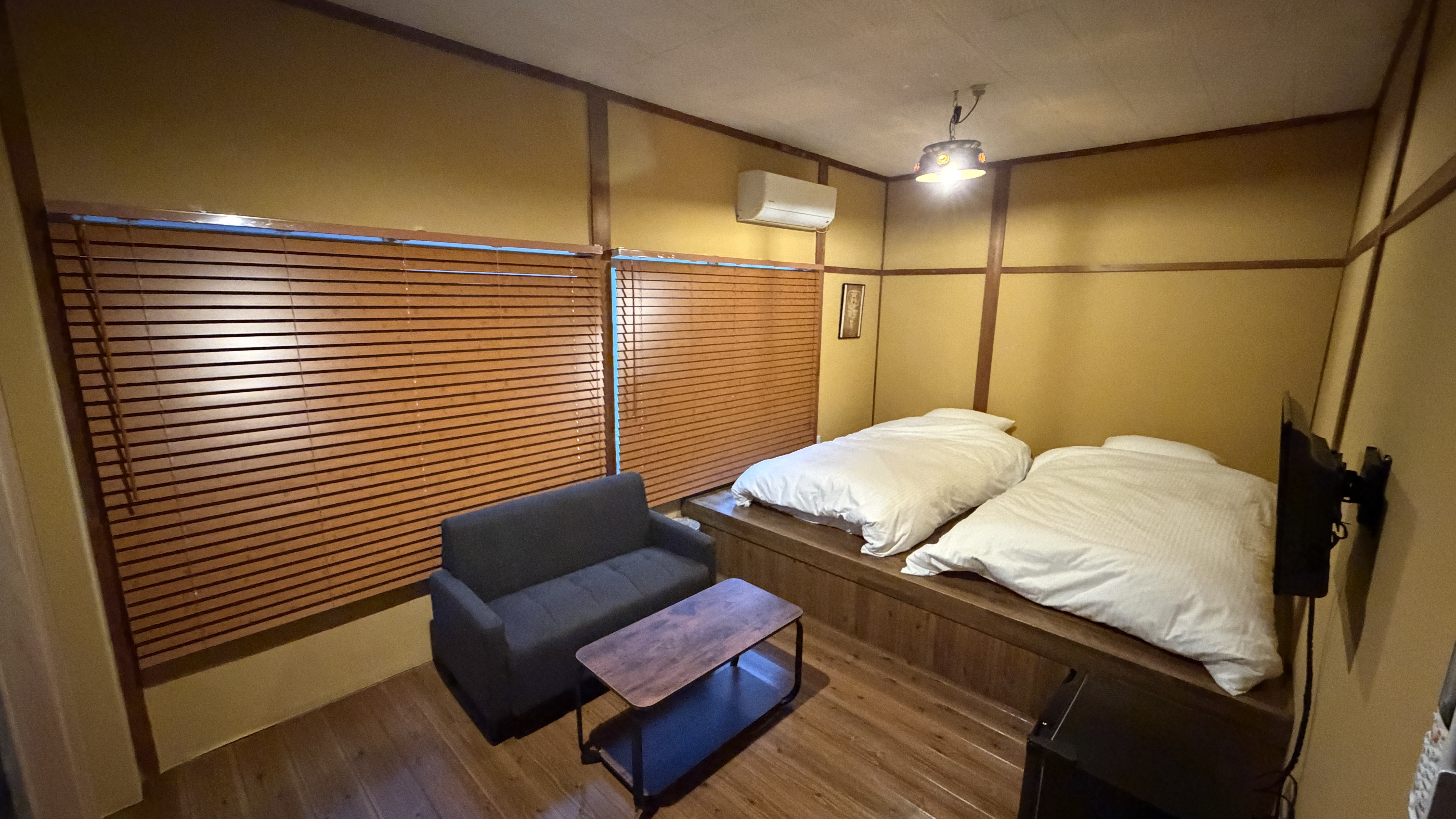 1階2名洋室トイレ付　ソファーで寛げるおしゃれなお部屋。