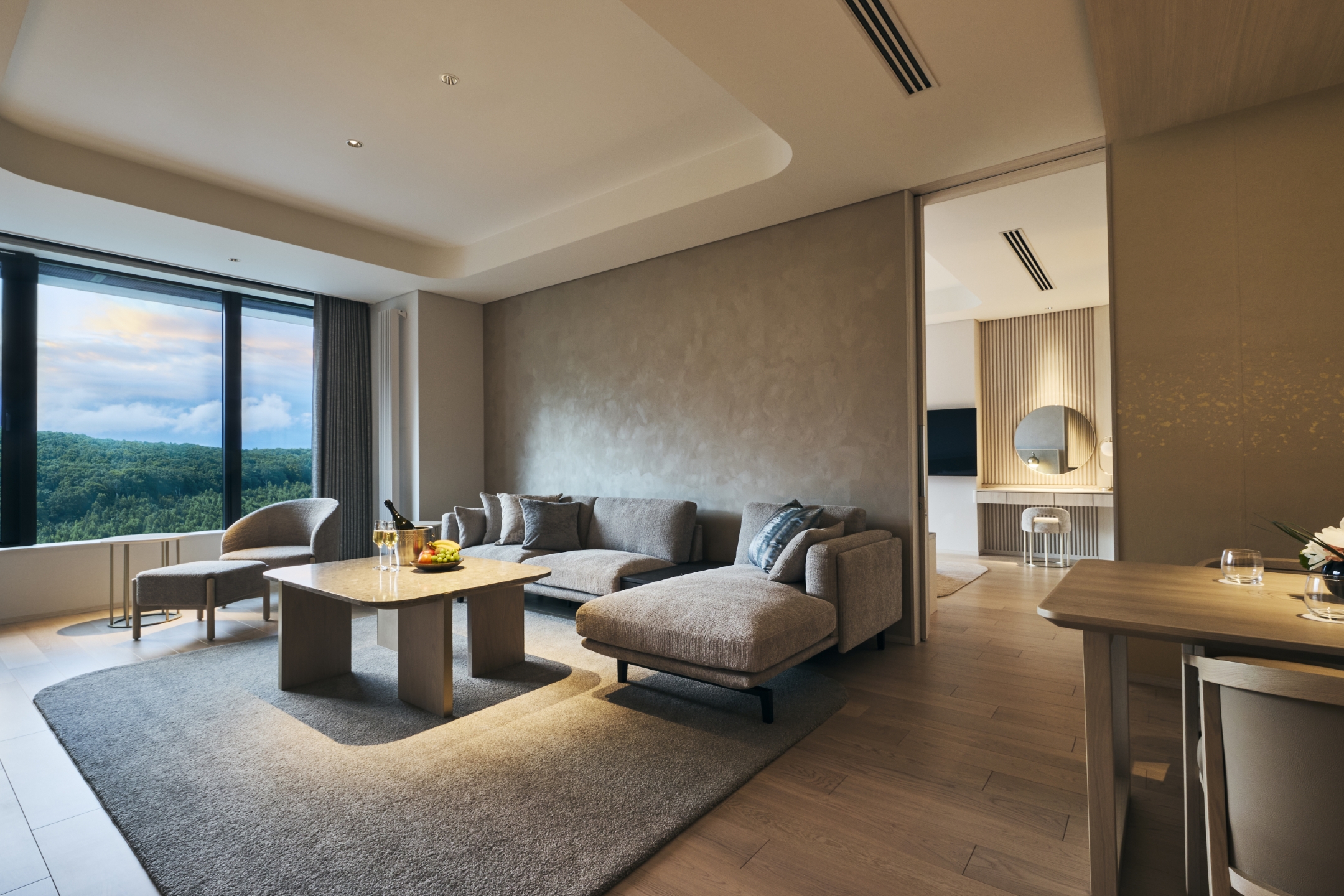 Corner Suite, Weiss View King