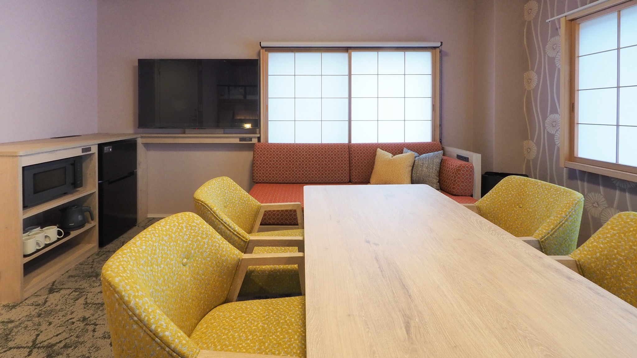 BASE Loft 7　140cm幅のダブルベッドを2台、その上部には100cm幅のロフトベッドを2台配置した、遊び心のあるレイアウトが特徴