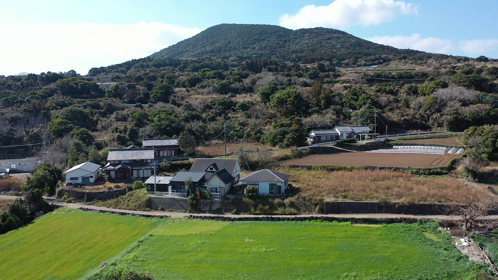 ・【外観】五島列島の福江島にある当館　海を眺められる離島の宿泊をサキヤマヒルズ3でお楽しみください