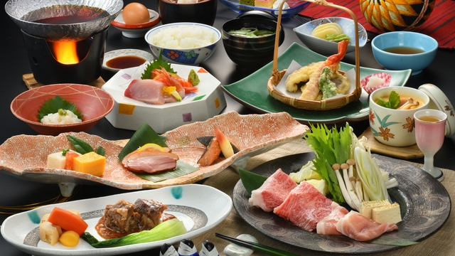 【グレードアップ】福島牛×会津豚のすき焼き会席。源泉かけ流しの湯とともに（1泊2食）
