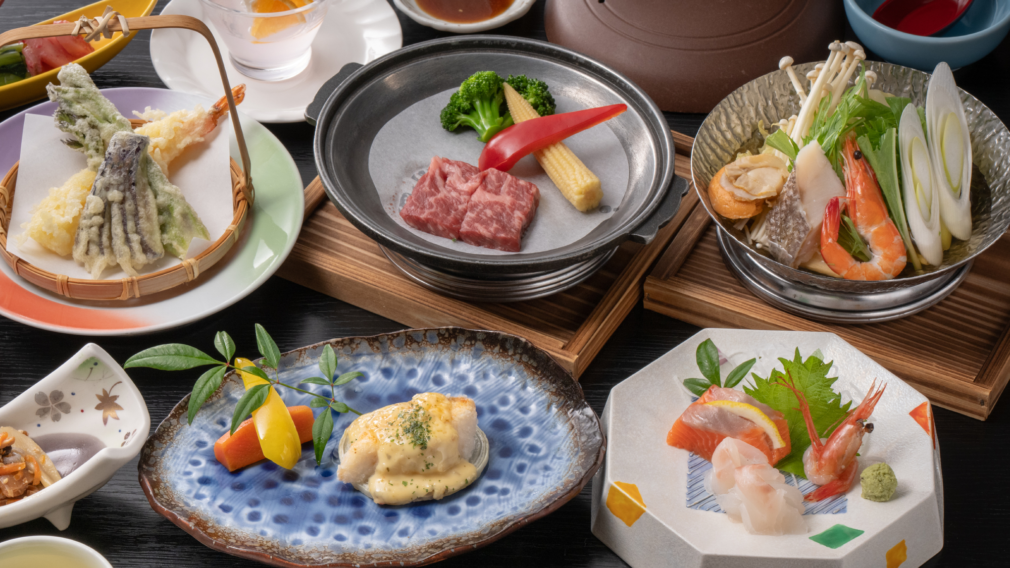 【御夕食】四季の旬を活かした会席料理をお楽しみください。