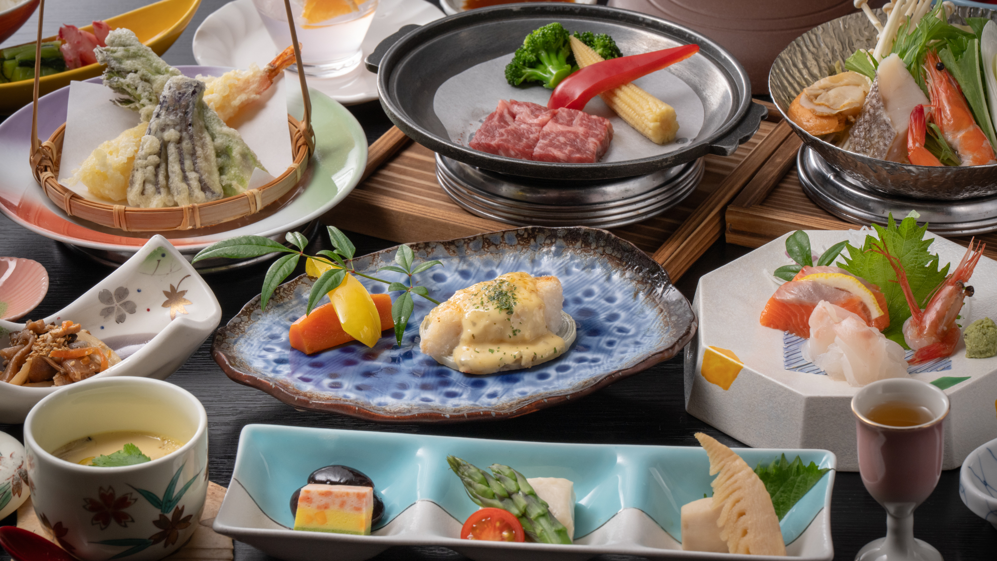 【御夕食】四季の旬を活かした会席料理をお楽しみください。