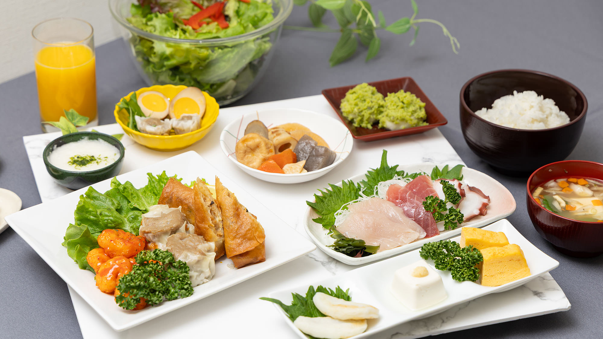 ＜夕食＞栄養とボリュームを重視した日替わり定食（写真は一例）