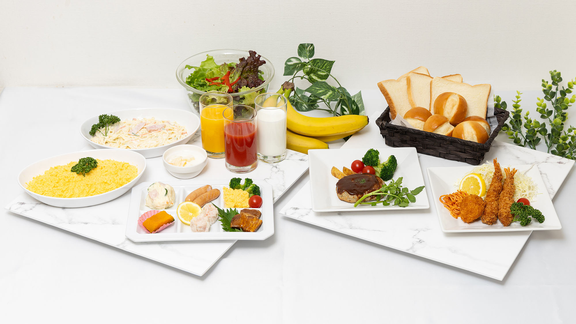 ＜食事＞和食や洋食などバラエティー豊かな日替わり定食（写真は一例）