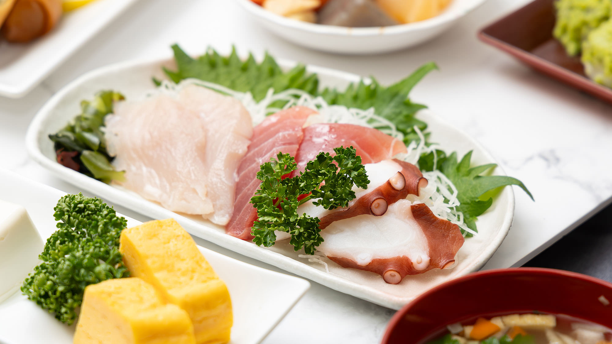 ＜夕食＞栄養とボリュームを重視した日替わり定食（写真は一例）