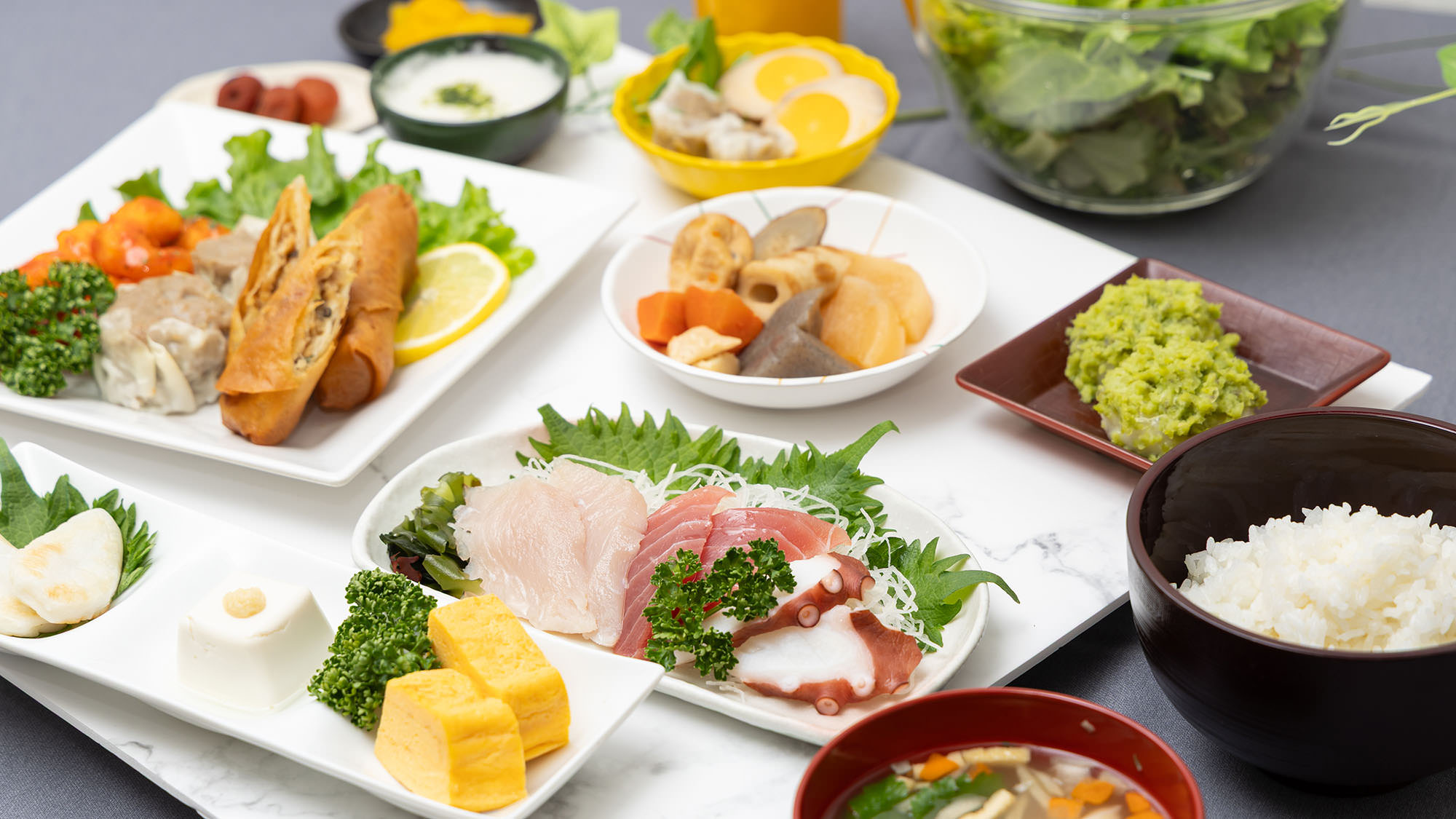 ＜夕食＞栄養とボリュームを重視した日替わり定食（写真は一例）
