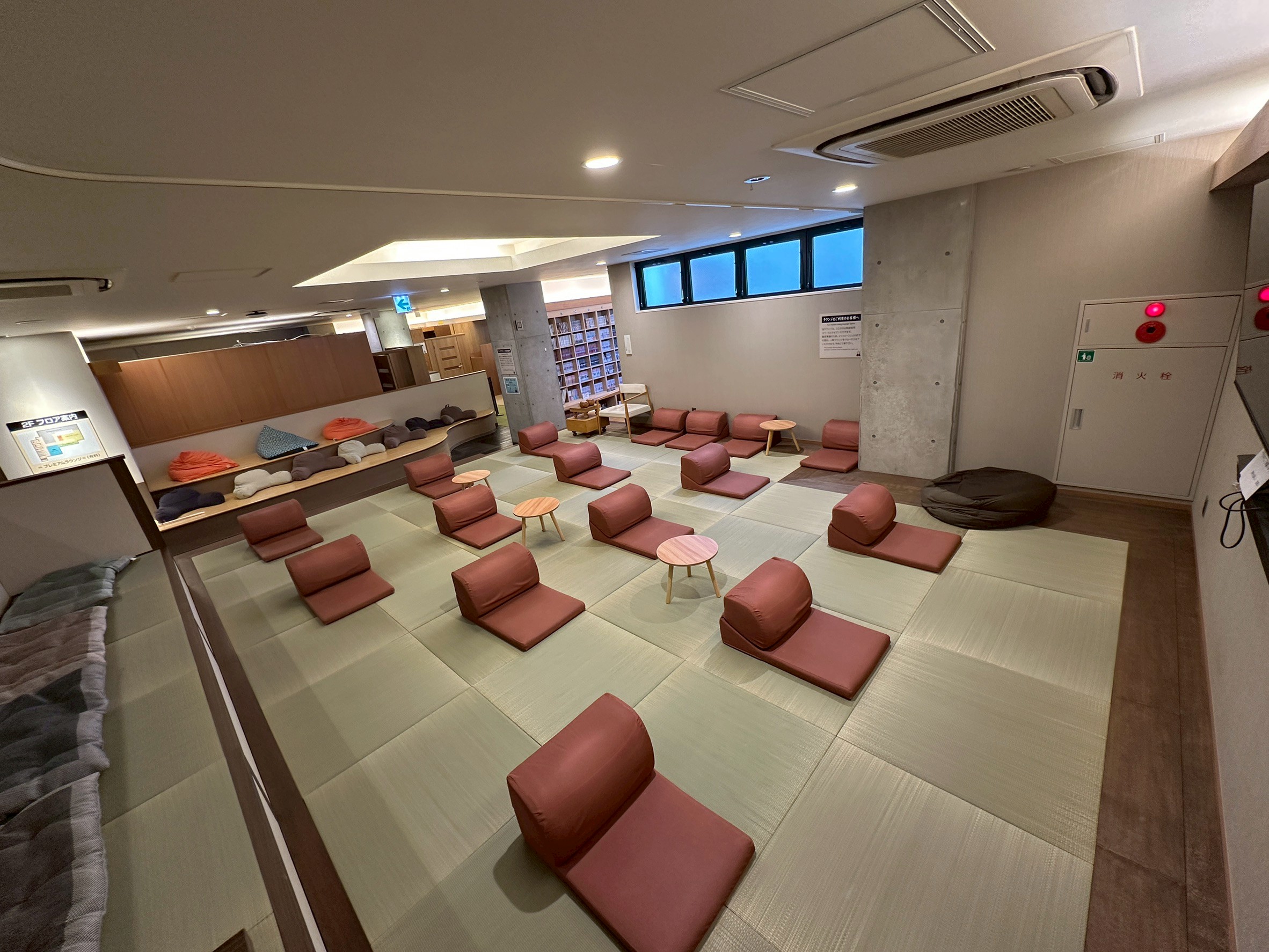 2F/プレミアムラウンジ