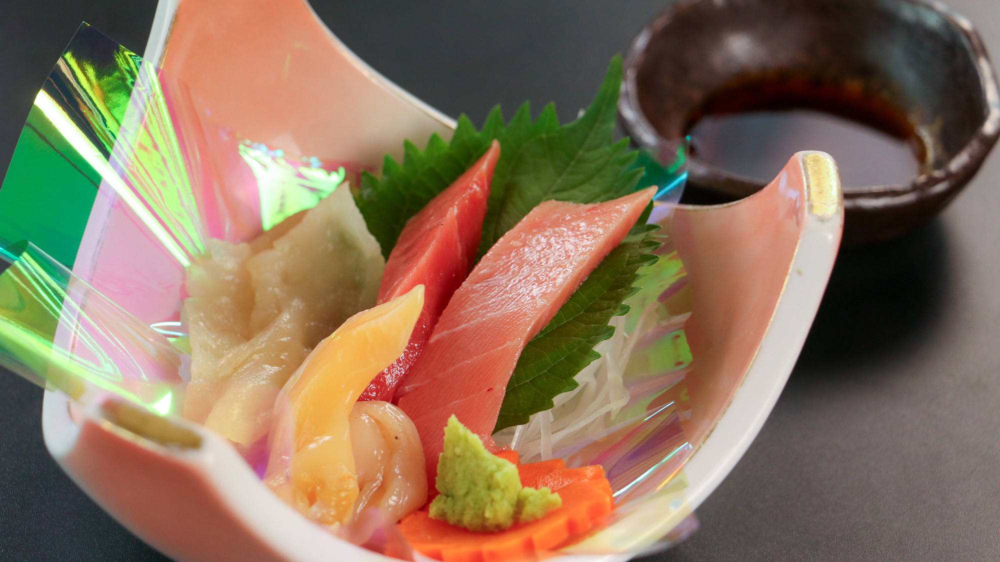 #夕食　旬の魚を板長が厳選し、贅沢に盛り込んだお刺身。